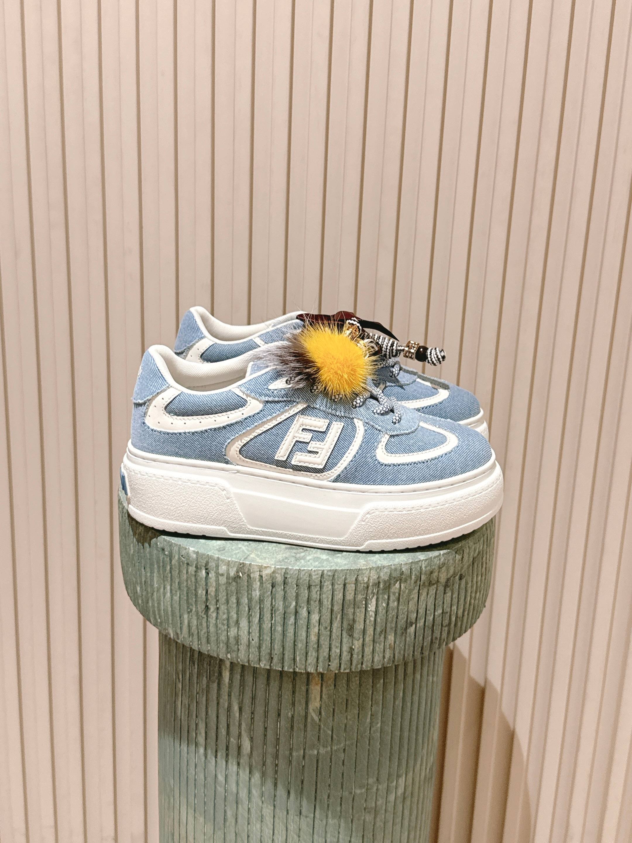 NO:626089,The top version of the new color full leather 350: cloth: FENDI Match Platform sneakers, flying across the city, full of whimsy and wonder. FENDI Match Platform sneakers, jumping freely with the rhythm. The smart shape echoes the vibrant color matching/multiple colors to find fun moments (super cute match sneakers with two small fur pendants. The pendants can be removed and hung on the bag, or exchange friendship charms with good friends.  The match after disassembly is also very versatile and beautiful. It automatically increases the height by 5 cm when put on [doge] Fendi's new vanity bag this season is also super cute. Size 35-40, casual shoes/sports shoes, fendi, tom ford, sneakers19860909顶级版本新播色全皮350:布的:FENDI Match Platform运动鞋 飞跃都市,满载奇思妙想山 FENDI Match Platform运动鞋 随节奏自由跃动』 灵动造型呼应活力配色/多元色彩寻往乐趣时刻（ 超可爱带两个小皮草挂件的match运动鞋.挂件可以拆下挂在包包上,或者和好朋友交换friendship charm. 拆下来后的match也很百搭好看穿上自动增高5厘米[doge] Fendi这一季新款的vanity bag也超可爱呀 size 35-40,休闲鞋/运动鞋,fendi,tom ford,sneakers,Women's Shoes