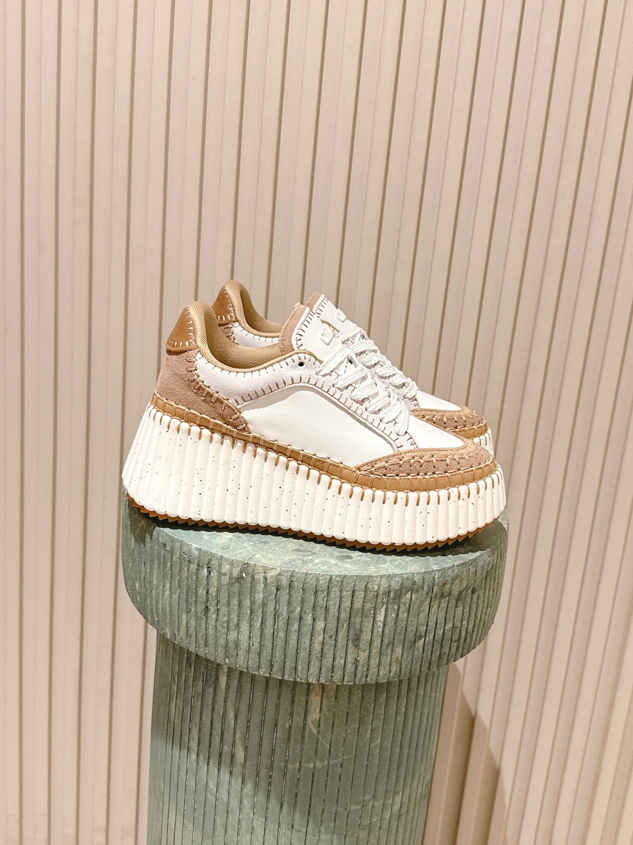 NO:626685,New color for the top version: Chloe’s new thick-soled biscuit shoes!  The latest color matching is a cool trendy boot that looks amazing this season. I bought it at the counter for 7800!  Exclusive mold opening and customization on the entire network. After 1 month of adjustment, it was restored to the authentic grade and counter inspection grade. Original one-to-one custom elastic socks on the upper, crystal sheepskin feet inside, and one-to-one model non-slip double-layer thickened non-slip and wear-resistant outsole!  Wear the height-increasing artifact!  Size35-39 (40 41 customized), casual shoes/sports shoes, boots, sneakers, sheepskin19860909顶级版本新播色: 克洛伊新款厚底饼干鞋！最新配色入手一款本季颜值爆表的酷潮靴, 专柜以7800购入！全网独家开模定制,历经1个月调整还原正品级,专柜验货级别 鞋面原版一比一定制弹力袜,内里水晶羊皮垫脚,一比一楷模防滑双层加厚防滑耐磨大底！穿上增高神器！ Size35-39( 40 41 定做),休闲鞋/运动鞋,boots,sneakers,sheepskin,Women's Shoes