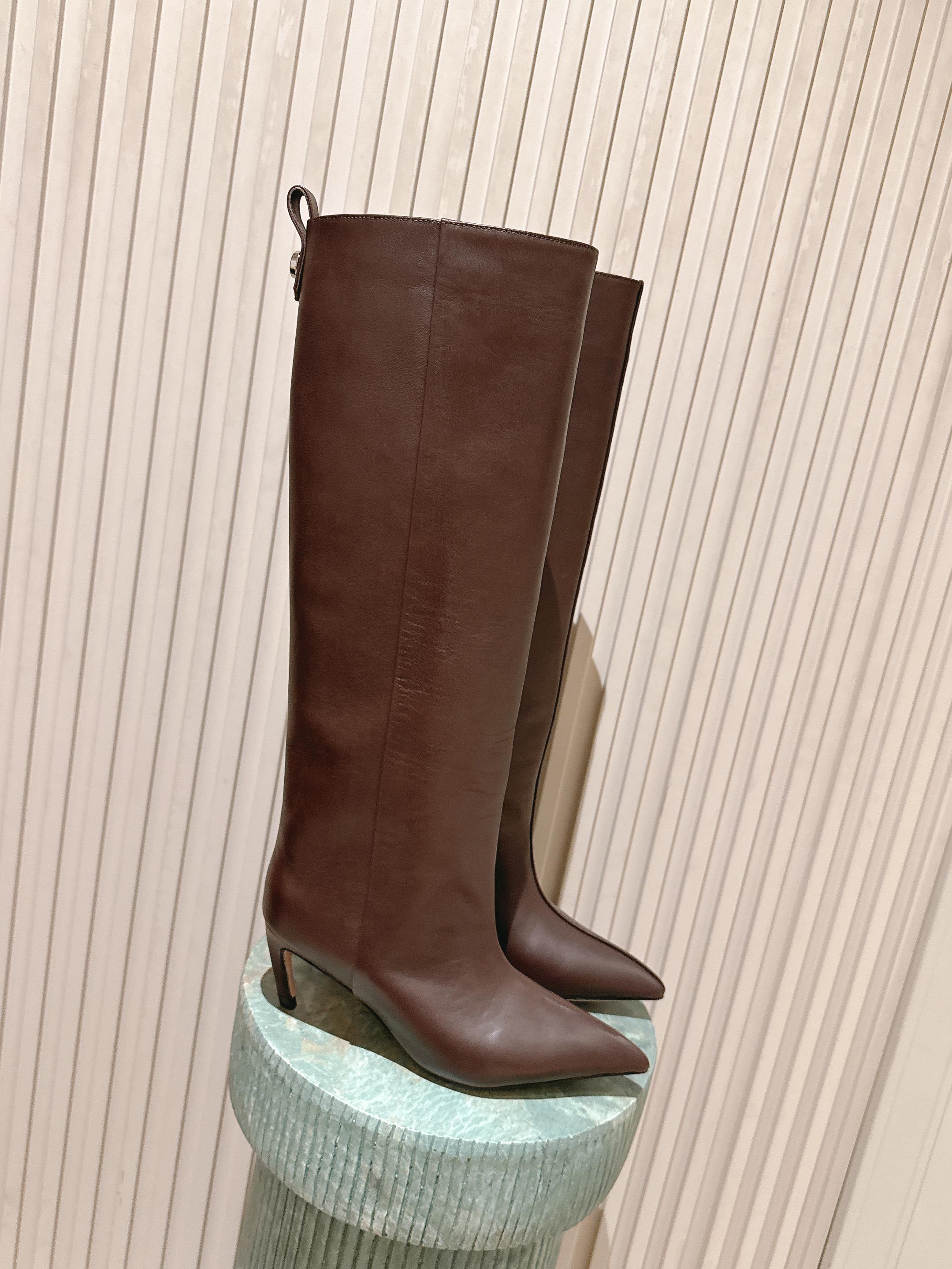 NO:650860,Top version niche trendy brand THE ATTICO 2025Fw new autumn and winter fashionable straight pointed toe high-heeled boots, Internet celebrity hot style, super high-grade single product, a pair of boots that look good with all clothes, amazing visual feast, sexy and free temperament, simple temperament style!  Upper cowhide/cow suede, lining foot pads, water-dyed cowhide, sole Italian leather outsole, heel height 7.5cm, size 35-39 (40. Customized, non-refundable), boots, boots, cowhide, Leather soles19860909顶级版本 小众潮牌 THE ATTICO 2025Fw秋冬新品时髦直筒尖头高跟长靴网红爆款 超高品味单品 搭配一切衣服都好看的一双靴 太绝了 视觉盛宴 性感自由气质 简约气质款式！ 鞋面牛皮/牛反绒 内里垫脚水染牛皮 鞋底意大利真皮大底 跟高7.5cm 码数35-39（40.定做不退换）,靴子,boots,cowhide,Leather soles,Women's Shoes