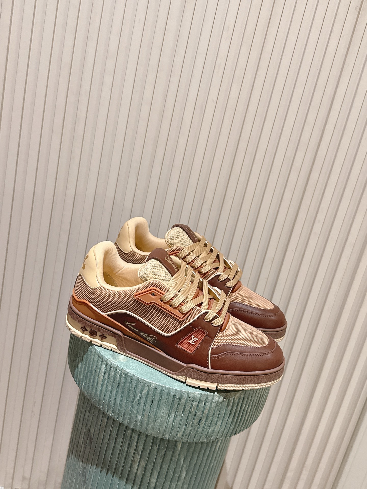 NO:669433,Top version: New colors for men: (plus gift box): L Jialu brand show model Trainer basketball limited series sports shoes and casual shoes top version!  The leather material is imported cowhide and cowhide weaving heavy industry model!  Fabric: Original customized imported cowhide fabric Lining: Original customized breathable mesh lining Outsole: Original molded TPU combination outsole Size: Men's 38-46 (Men's 38/45 can be customized without return or exchange), casual shoes/sports shoes, louis vuitton, louis vuitton, sneakers, cowhide19860909顶版 :新播色男款:(加礼盒):L家驴牌秀款Trainer 篮球限定系列运动鞋休闲鞋 顶级版本！皮料是选用的进口牛皮 牛皮编织重工款！ 面料: 原版定制进口牛皮面料 内里: 原版定制透气网里 大底: 原版开模TPU组合大底 Size:男款38-46（男款38/45可定做不退不换）,休闲鞋/运动鞋,louis vuitton,louis vuitton,sneakers,cowhide,Women's Shoes