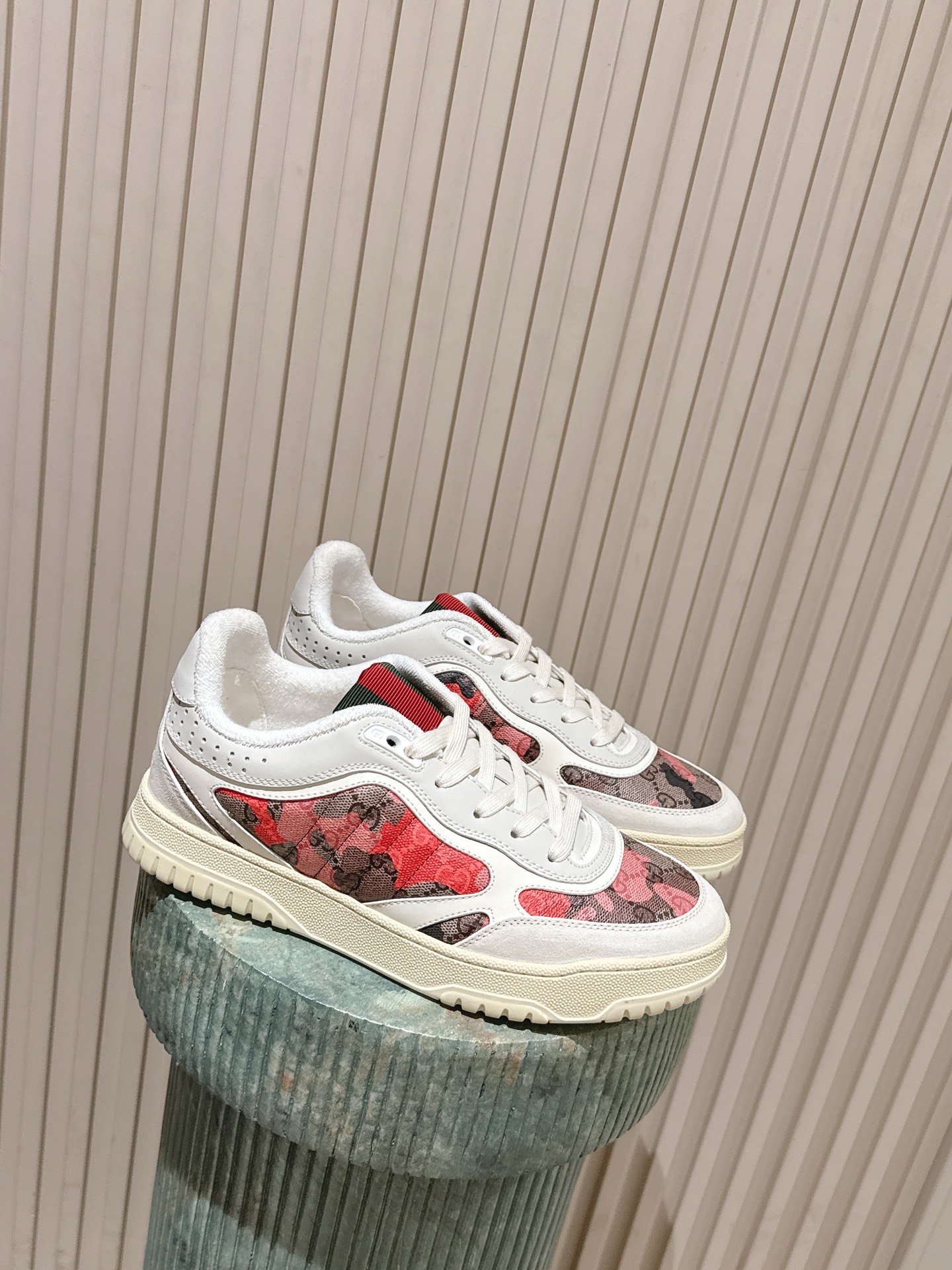 NO:679100,Top version of new colors for men: gucc...i RE-WEB new sneakers, classic layout + new color of ancora, highly popular item, easy to wear, perfect matching index, calfskin splicing design, full of details, couple size 38-45 (customized at 38.45), casual shoes/sports shoes, gucci, sneakers, cowhide19860909顶级版本新色男款:gucc…i RE-WEB 新品板鞋 经典版面+ancora新色 呼声很高的单品 很好穿,配搭指数满分 小牛皮拼接设计,细节满满 情侣size 38-45（38.45定做）,休闲鞋/运动鞋,gucci,sneakers,cowhide,Women's Shoes