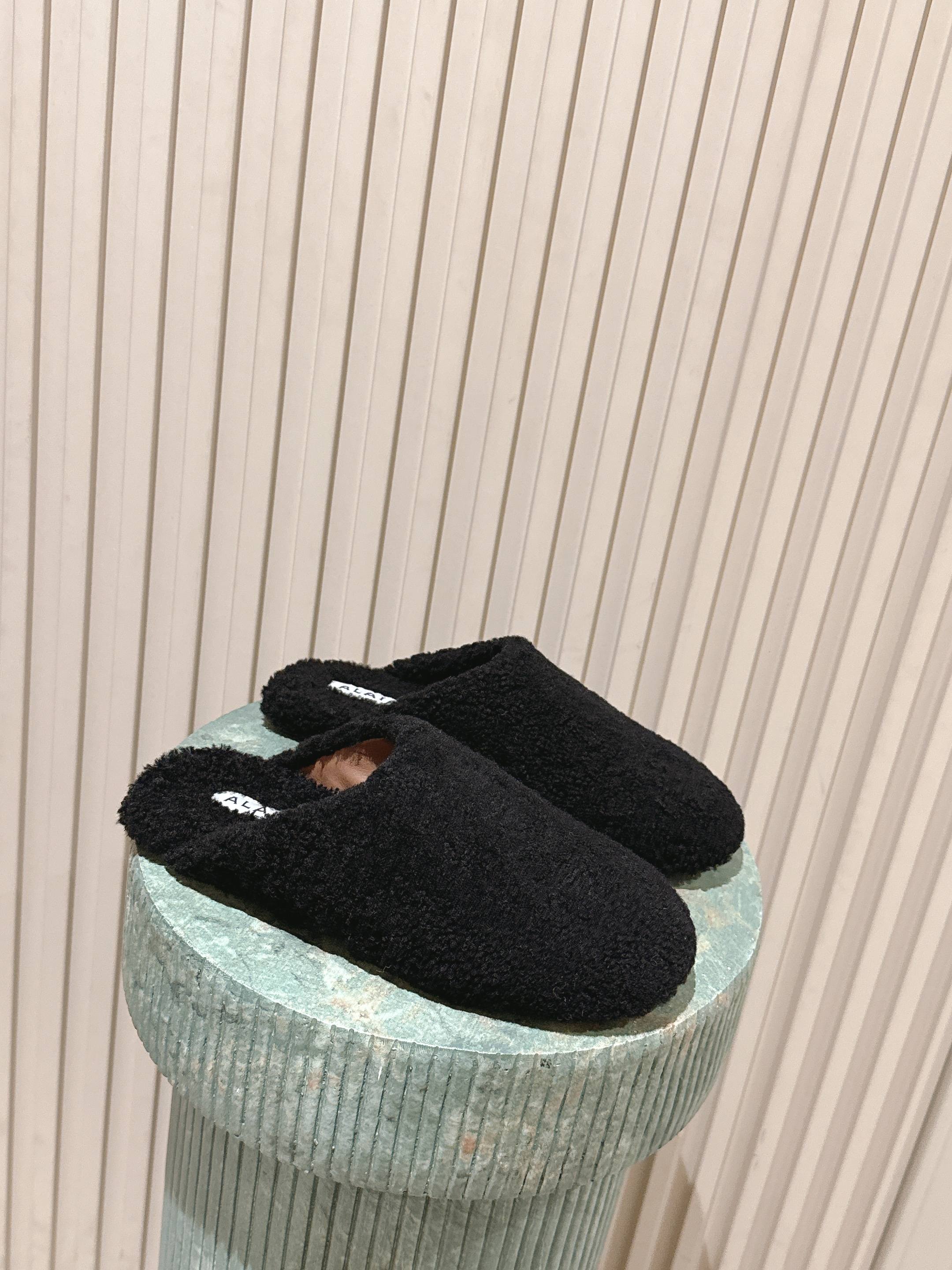 NO:696285,Top version: alaia fw25 new arrival~ Alaia 25 autumn and winter new lamb wool Mary Jane, soft and comfortable, the most important thing is so beautiful, a must-have item, size 35-41, furry shoes and half slippers, alaia, mary jane19860909顶级版本:alaia fw25 new arrival～ 啊来雅25秋冬 羔羊毛玛丽珍新品 柔软舒适,关键还这么好看 必入单品哦 size 35-41,毛毛鞋半拖,alaia,mary jane,Women's Shoes
