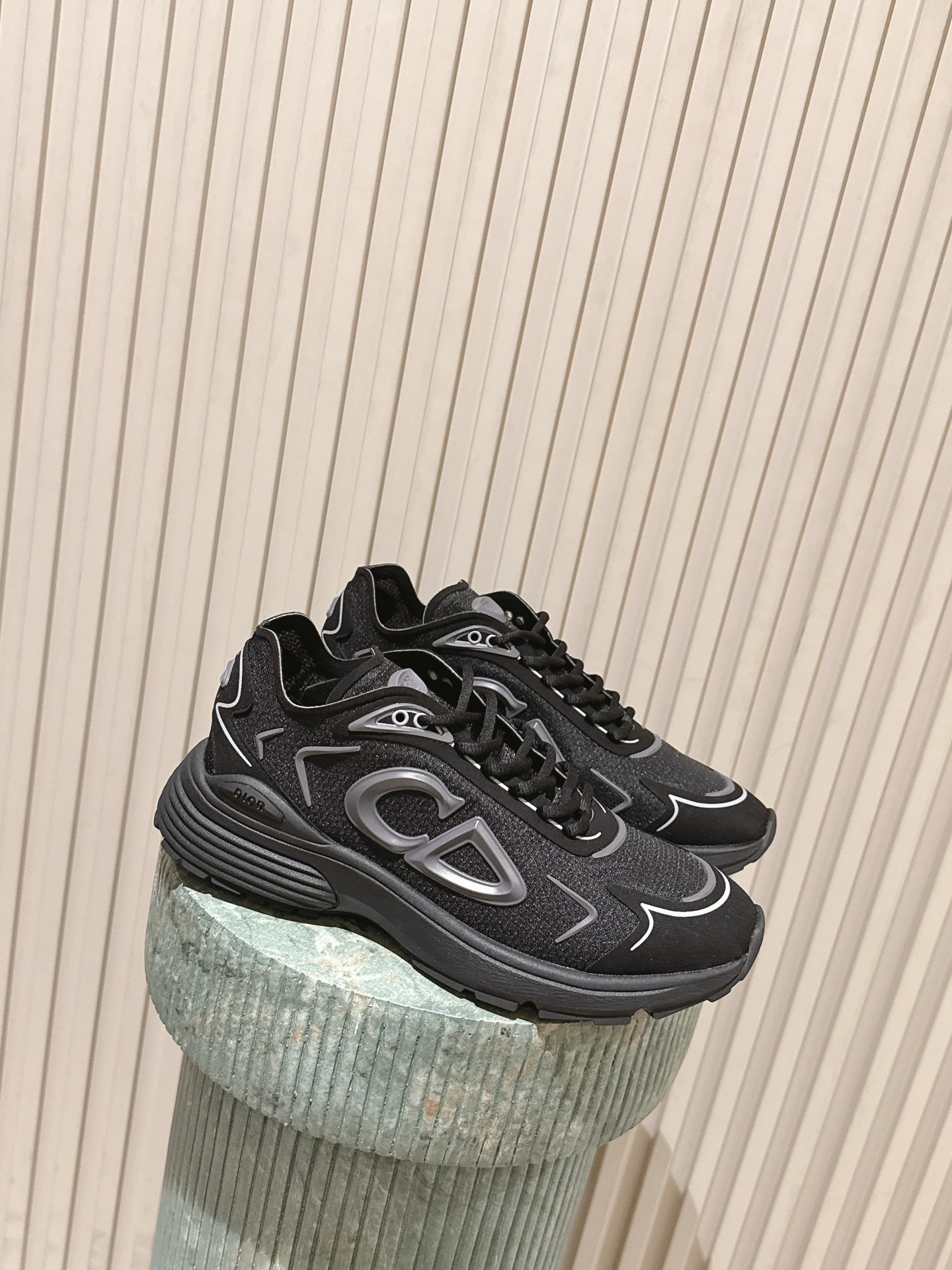 NO:696288,The top version of men's Dior Dior 26 new B30 new color series!  !  Classic upgrades collide with new sparks. Popular casual shoes and sports shoes. The original demolition is a perfect one-to-one reproduction. The workmanship details are in place. The original customized materials are awesome. The latest element combination. Fashionable and casual personality. Versatile. The fabric is original and customized. Electric embroidery on the fabric. The inner leather is breathable mesh. The original molding pad for the feet. The original one-to-one molded TPU foam for the outsole.  Order men's size 37-45.37.38.46.47, casual shoes/sports shoes, dior, dior, sneakers19860909顶顶级版本男款 迪奥Dior 26款 全新 B30 新色系！！ 经典升级碰撞新火花 火爆休闲鞋 运动鞋 原版爆拆一比一完美复刻 工艺做工细节到位 原版定制材料 超赞 最新元素组合 时尚休闲个性 百搭 面料原版定制布面电绣 内里皮面拼透气网布 垫脚原版成型垫 大底原版一比一开模TPU发泡 码数男码37-45.37.38.46.47订,休闲鞋/运动鞋,dior,dior,sneakers,Women's Shoes