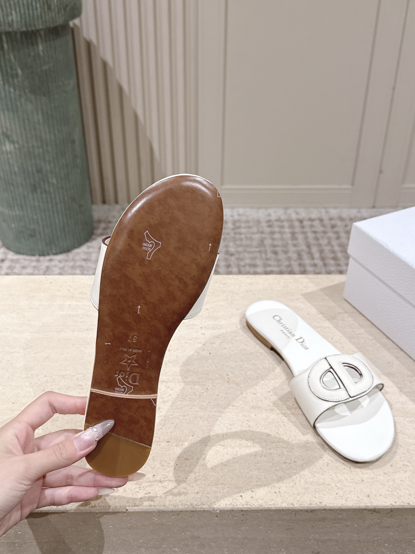 Dior Style Leather Women's Shoes style reference detail image 9 from source 785082