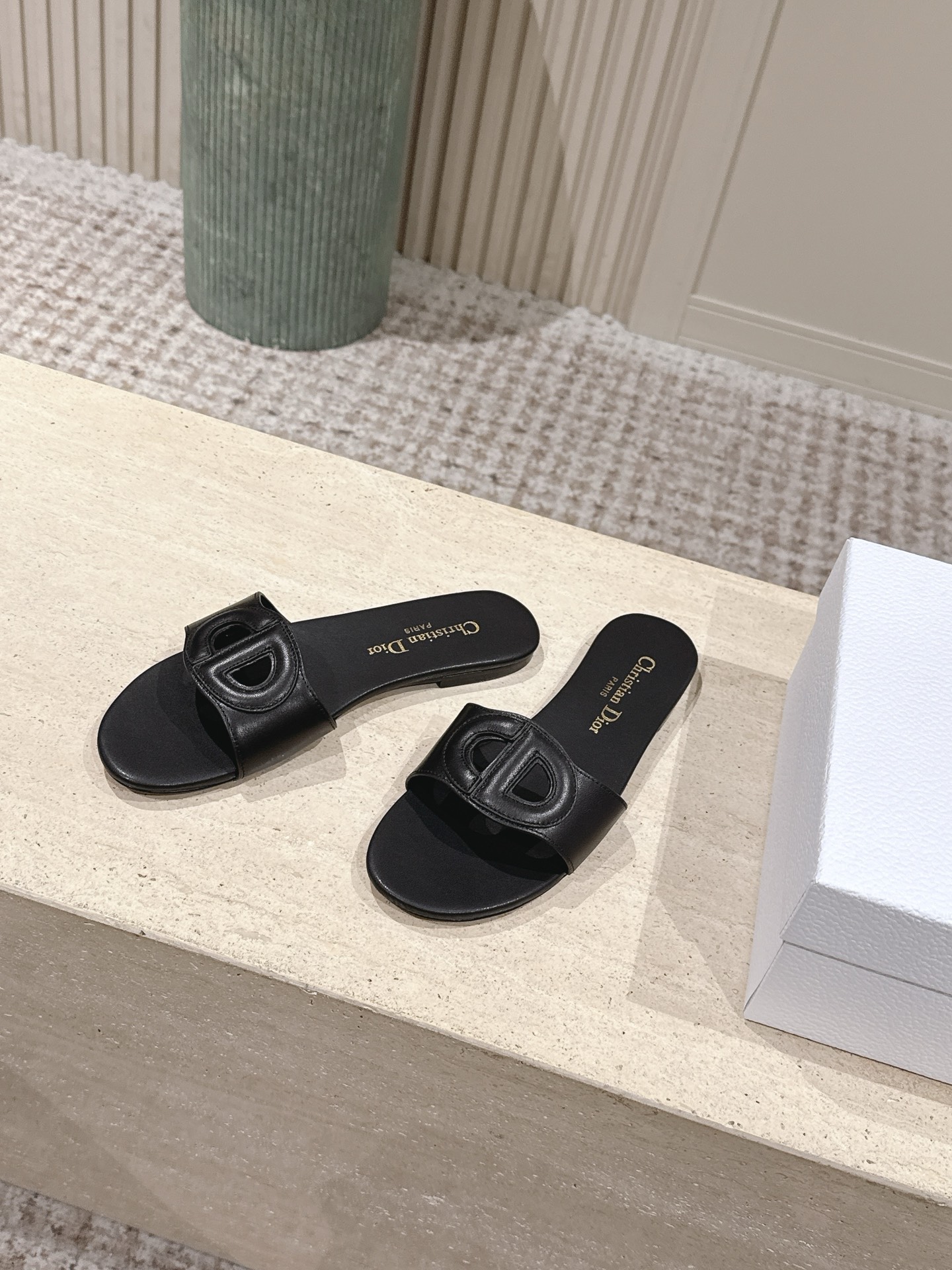 Dior Style Leather Women's Shoes style reference detail image 3 from source 785085