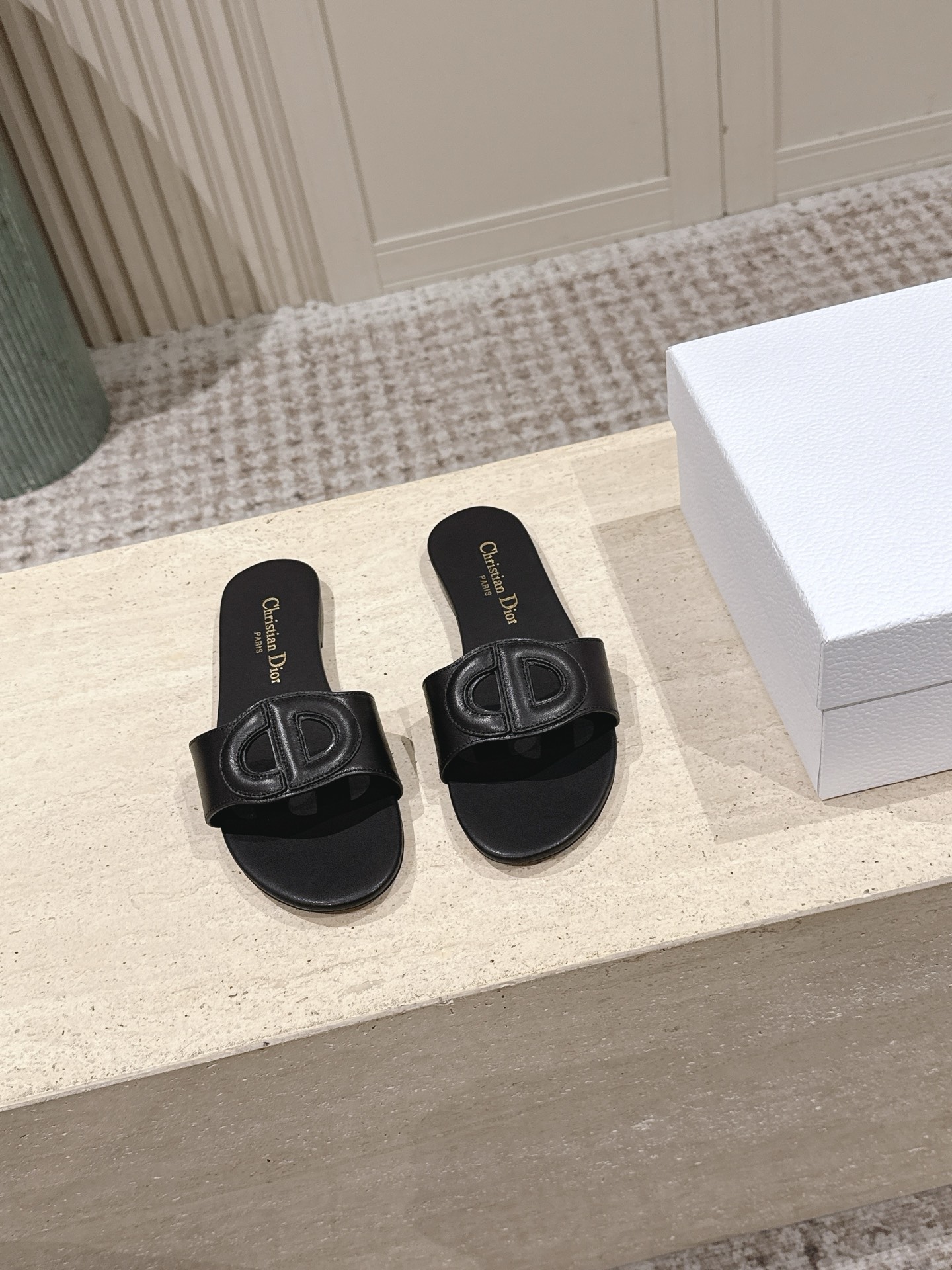 Dior Style Leather Women's Shoes style reference detail image 2 from source 785085