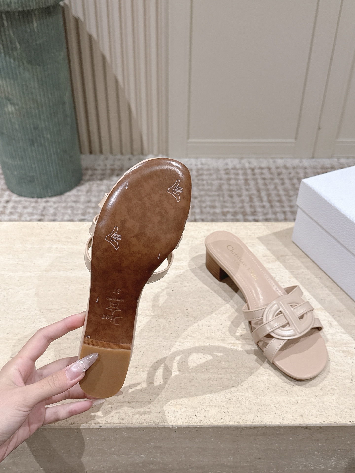 Dior Style Leather Women's Shoes style reference detail image 9 from source 785092