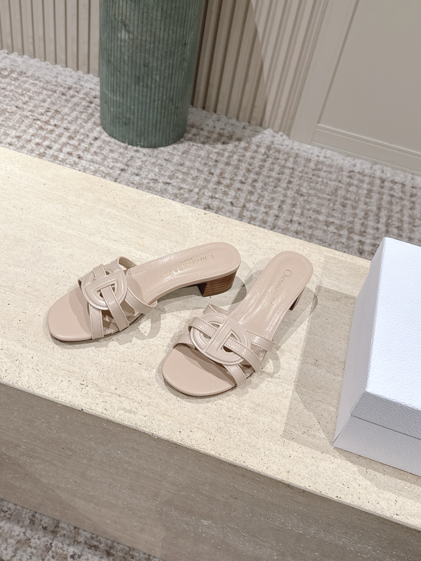 Dior Style Leather Women's Shoes style reference detail image 3 from source 785092