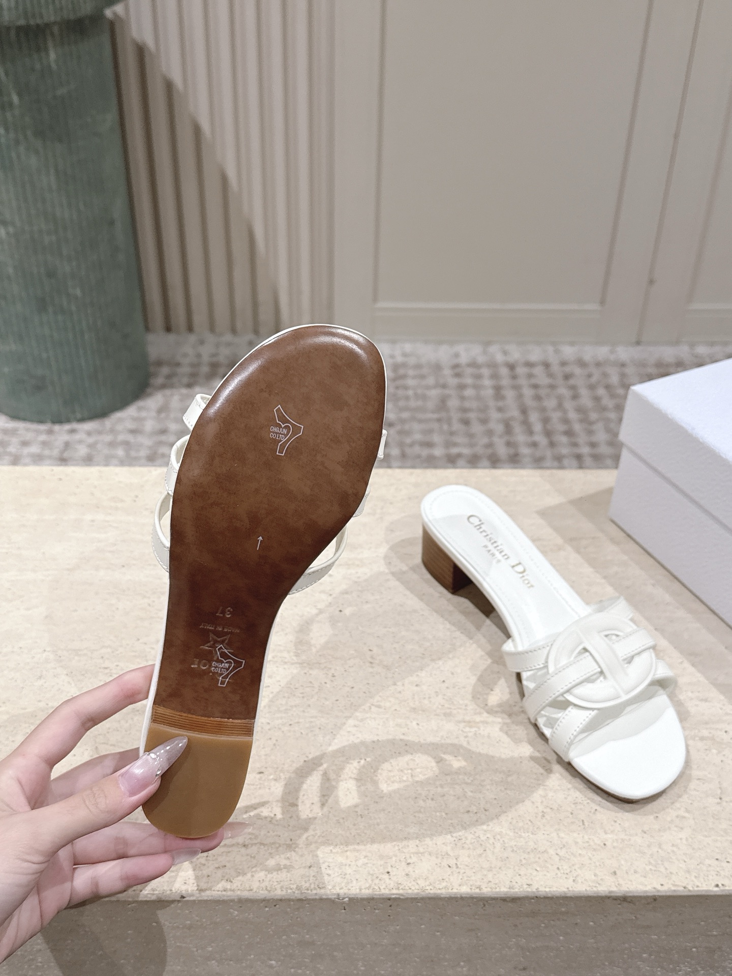 Dior Style Leather Women's Shoes style reference detail image 9 from source 785093