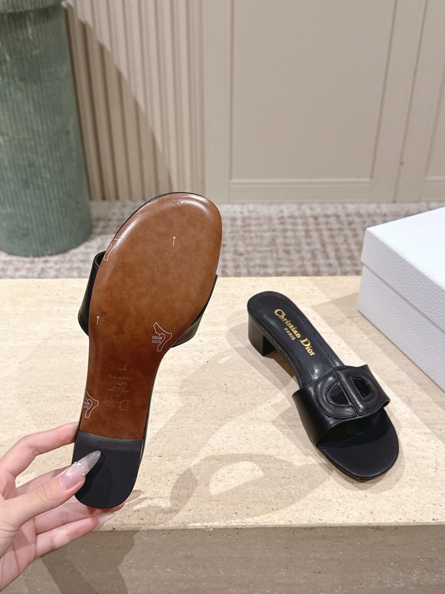Dior Style Leather Women's Shoes style reference detail image 9 from source 785094