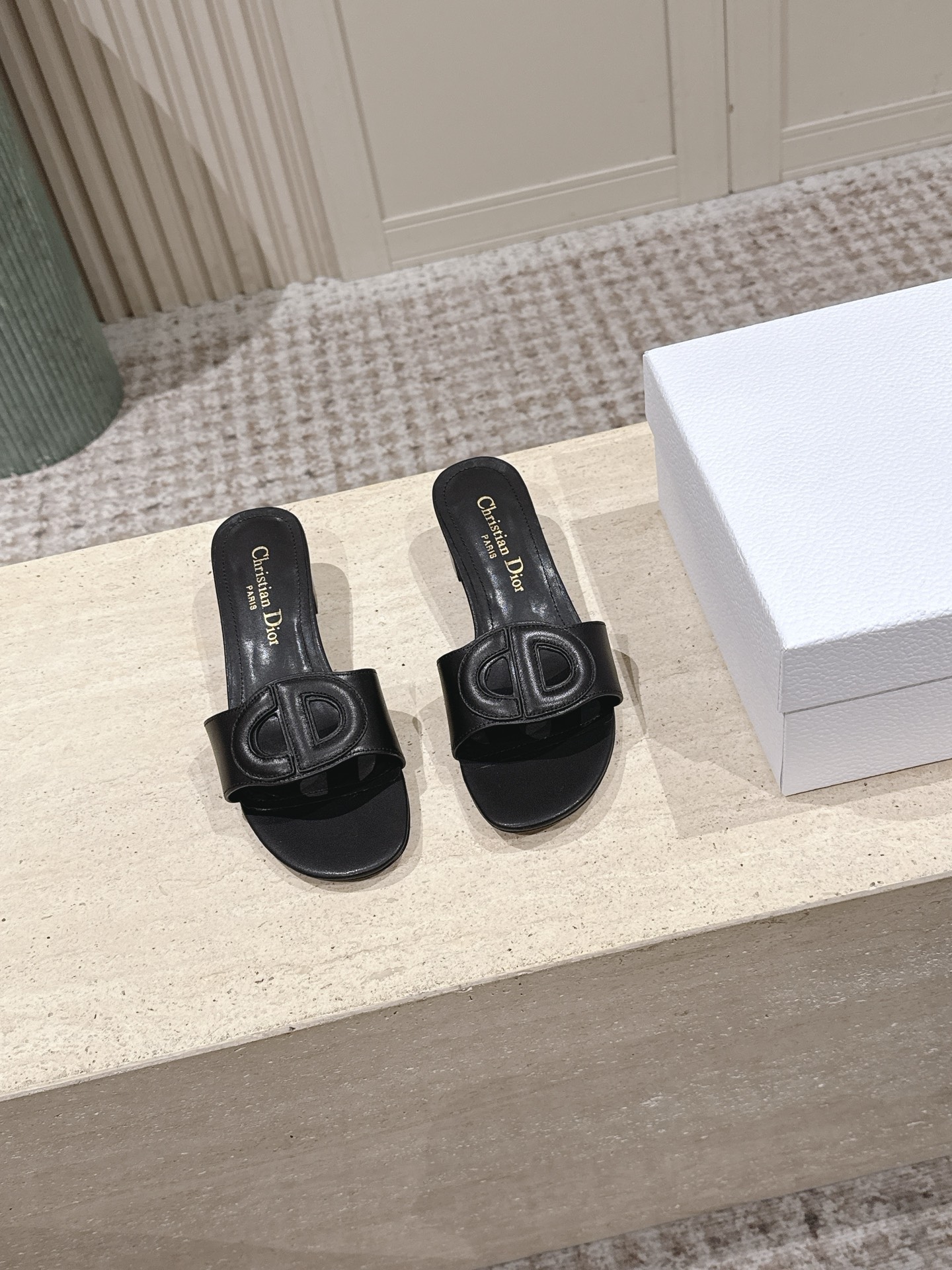 Dior Style Leather Women's Shoes style reference detail image 2 from source 785094