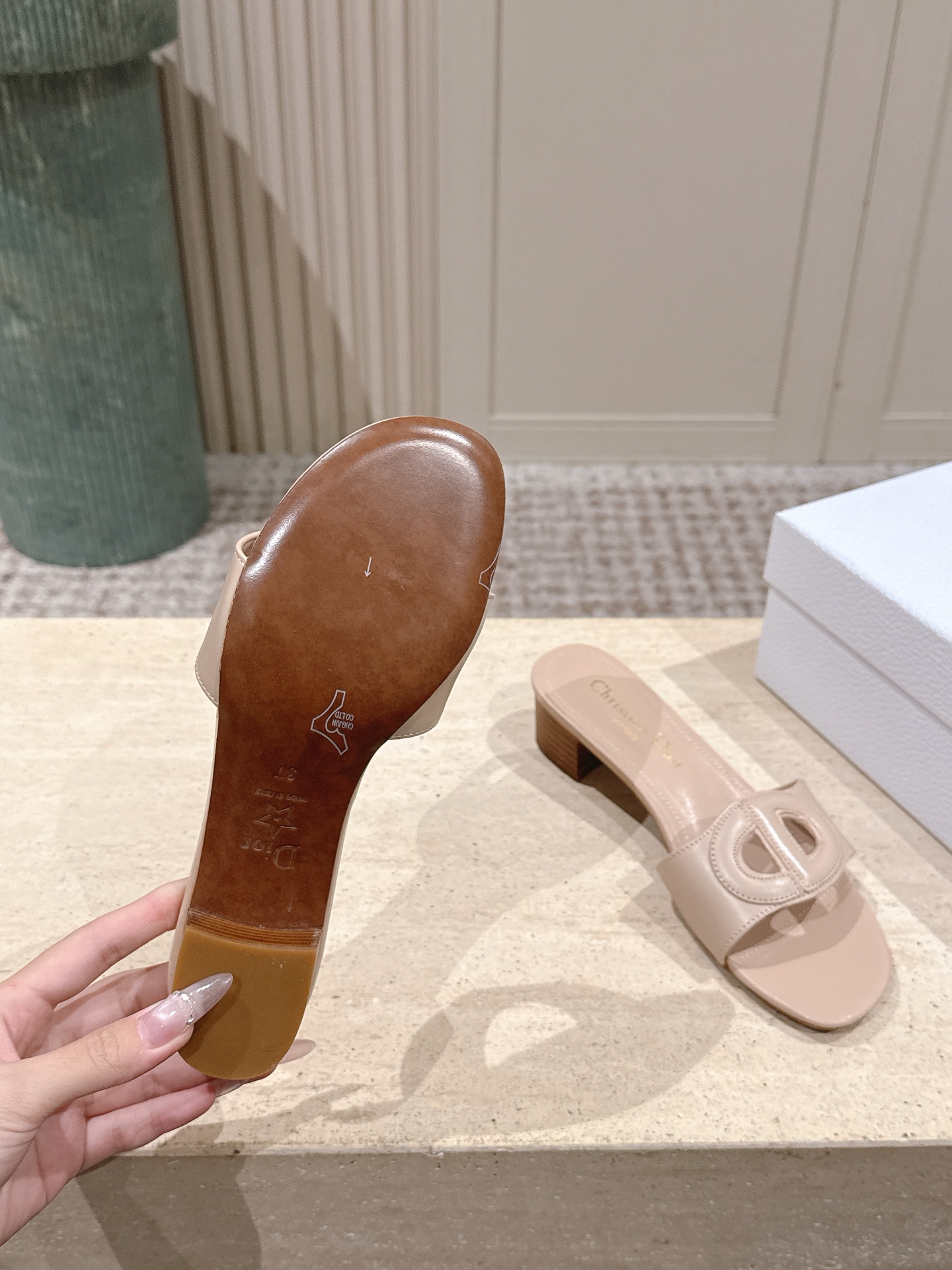 Dior Style Leather Women's Shoes style reference detail image 9 from source 785095