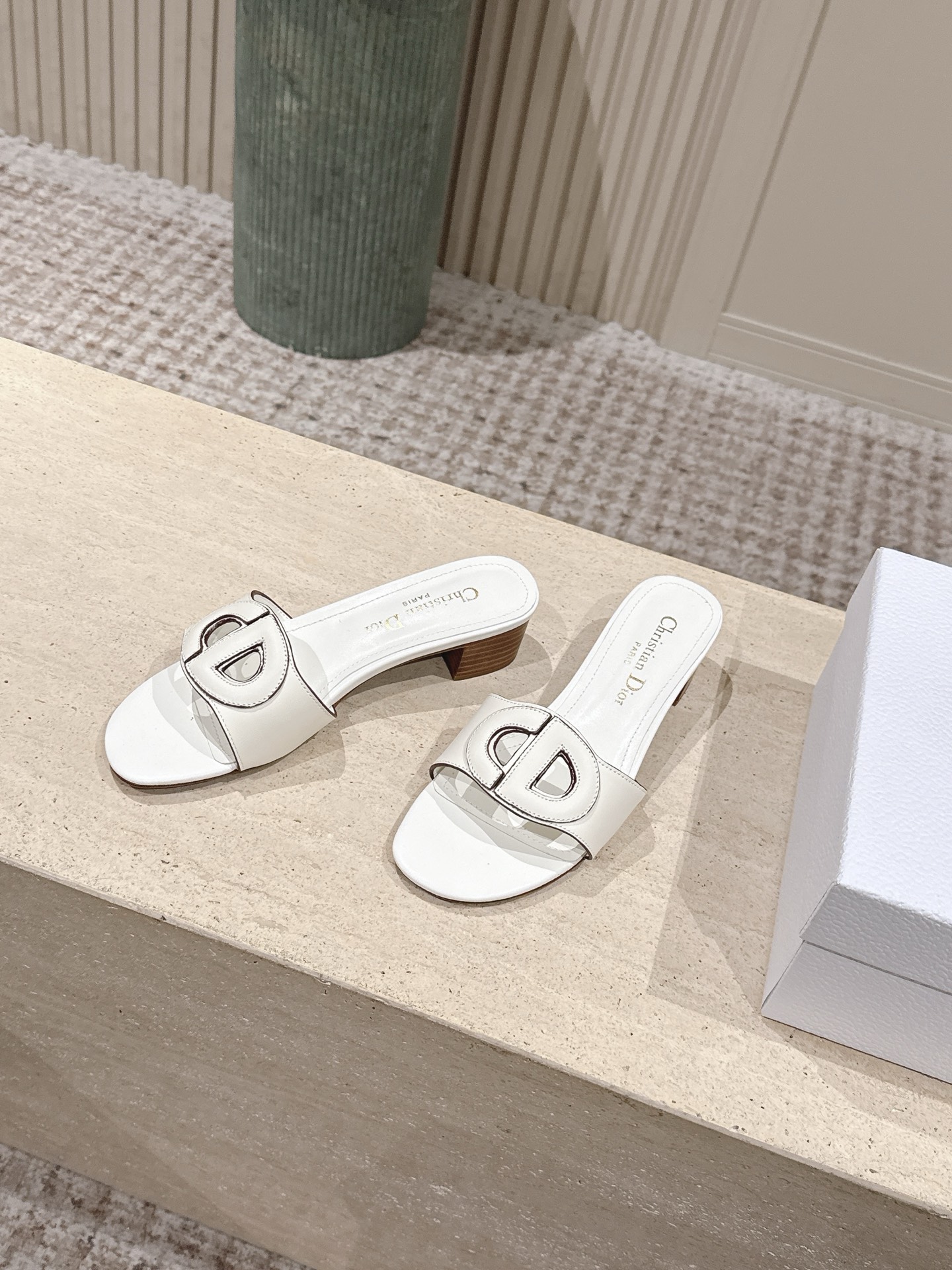 Dior Style Leather Women's Shoes style reference detail image 3 from source 785097
