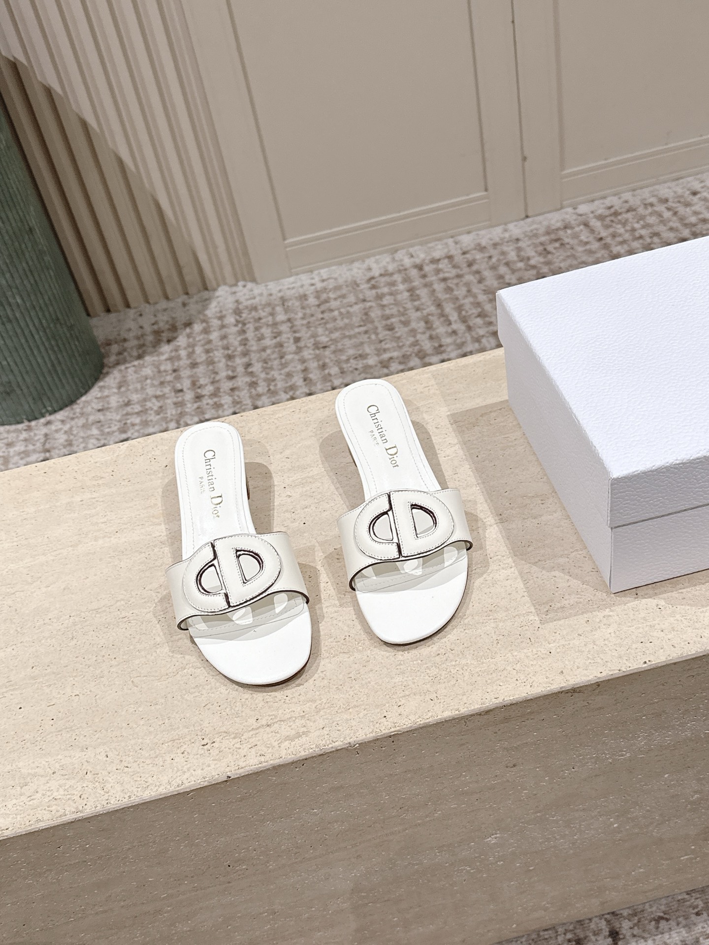 Dior Style Leather Women's Shoes style reference detail image 2 from source 785097
