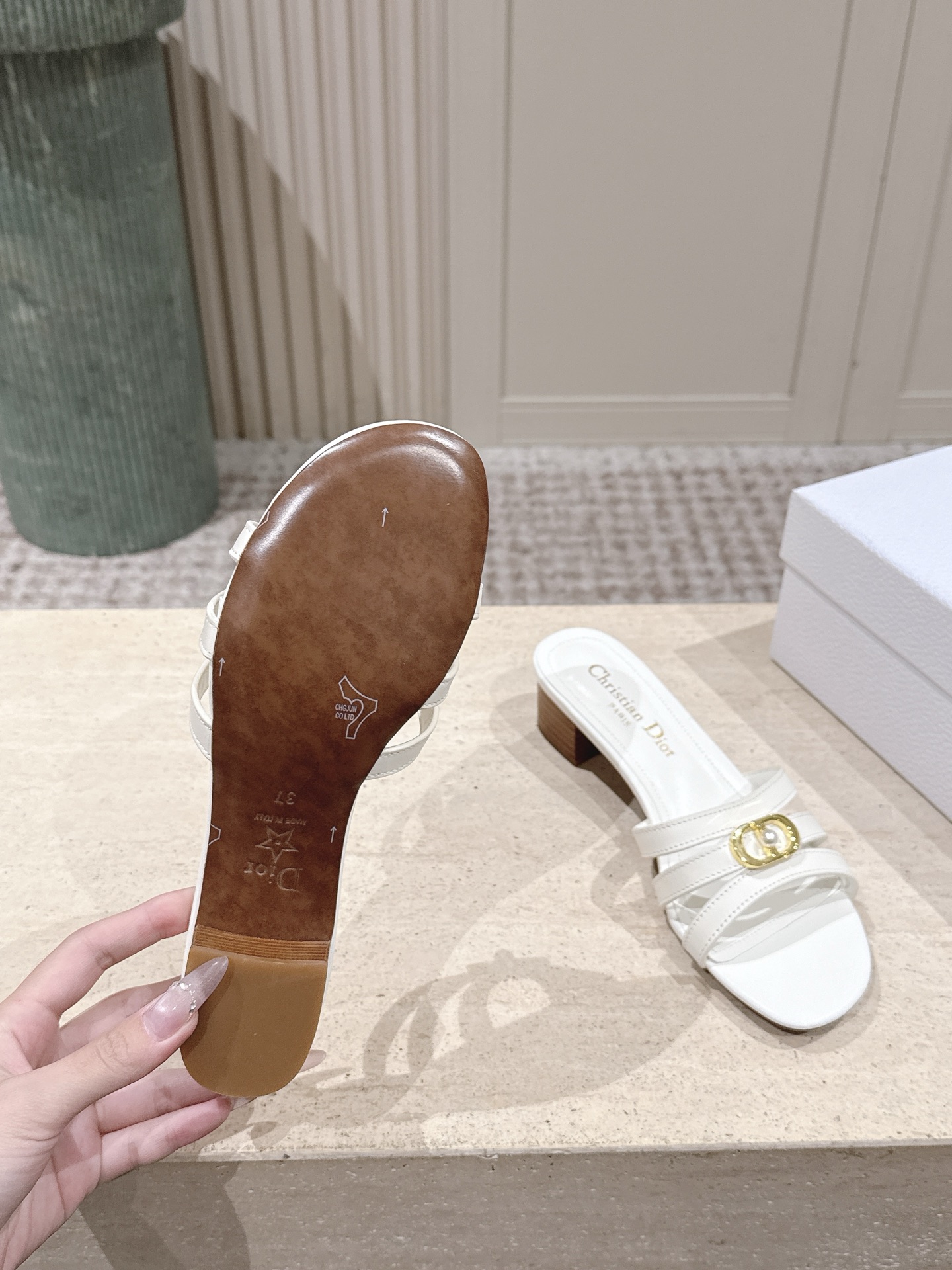 Dior Style Leather Women's Shoes style reference detail image 9 from source 785098