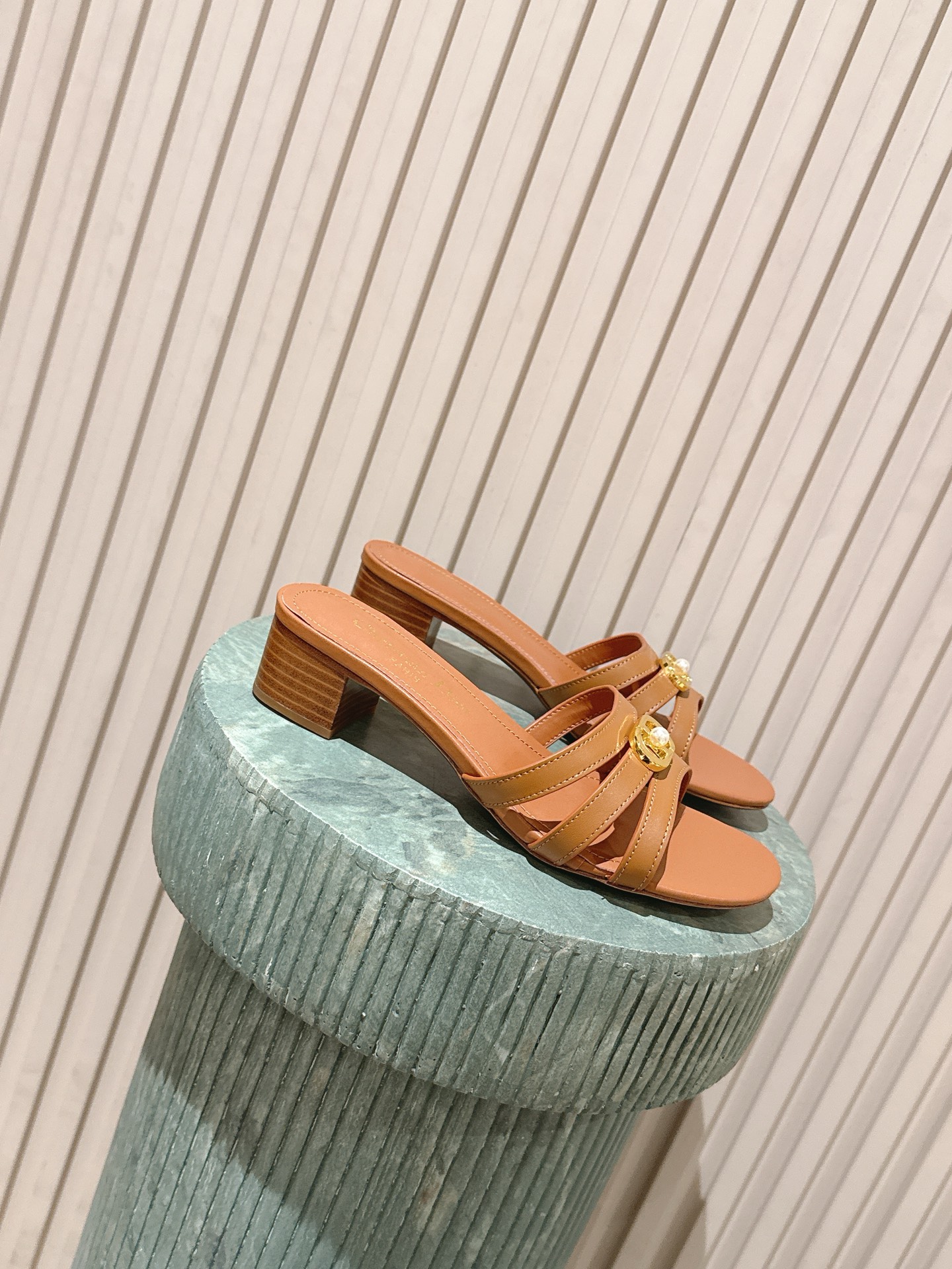 Dior Style Leather Women's Shoes style reference detail image 1 from source 785100
