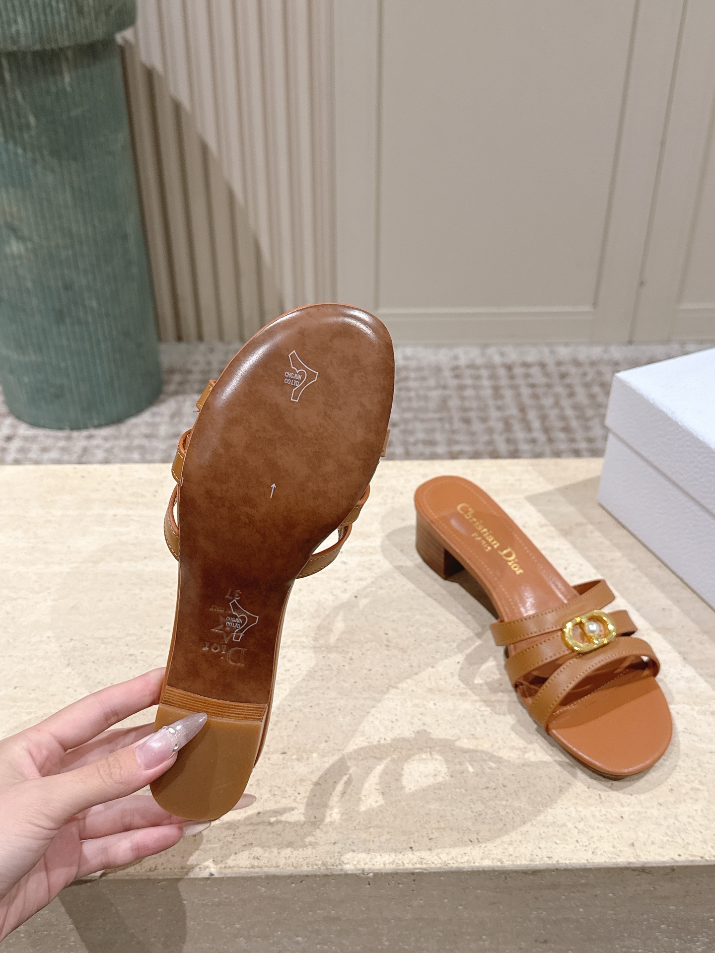Dior Style Leather Women's Shoes style reference detail image 9 from source 785100