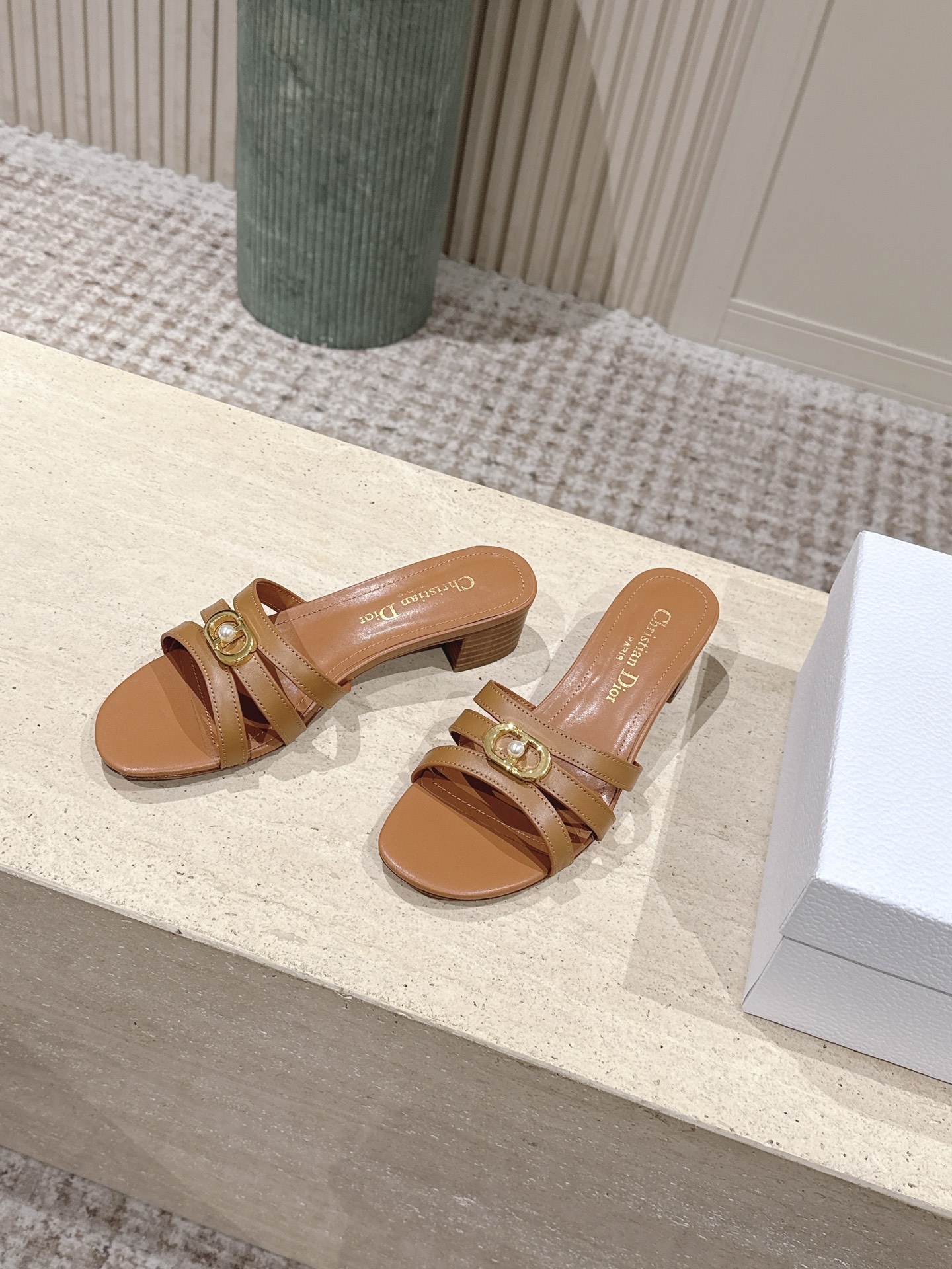 Dior Style Leather Women's Shoes style reference detail image 3 from source 785100