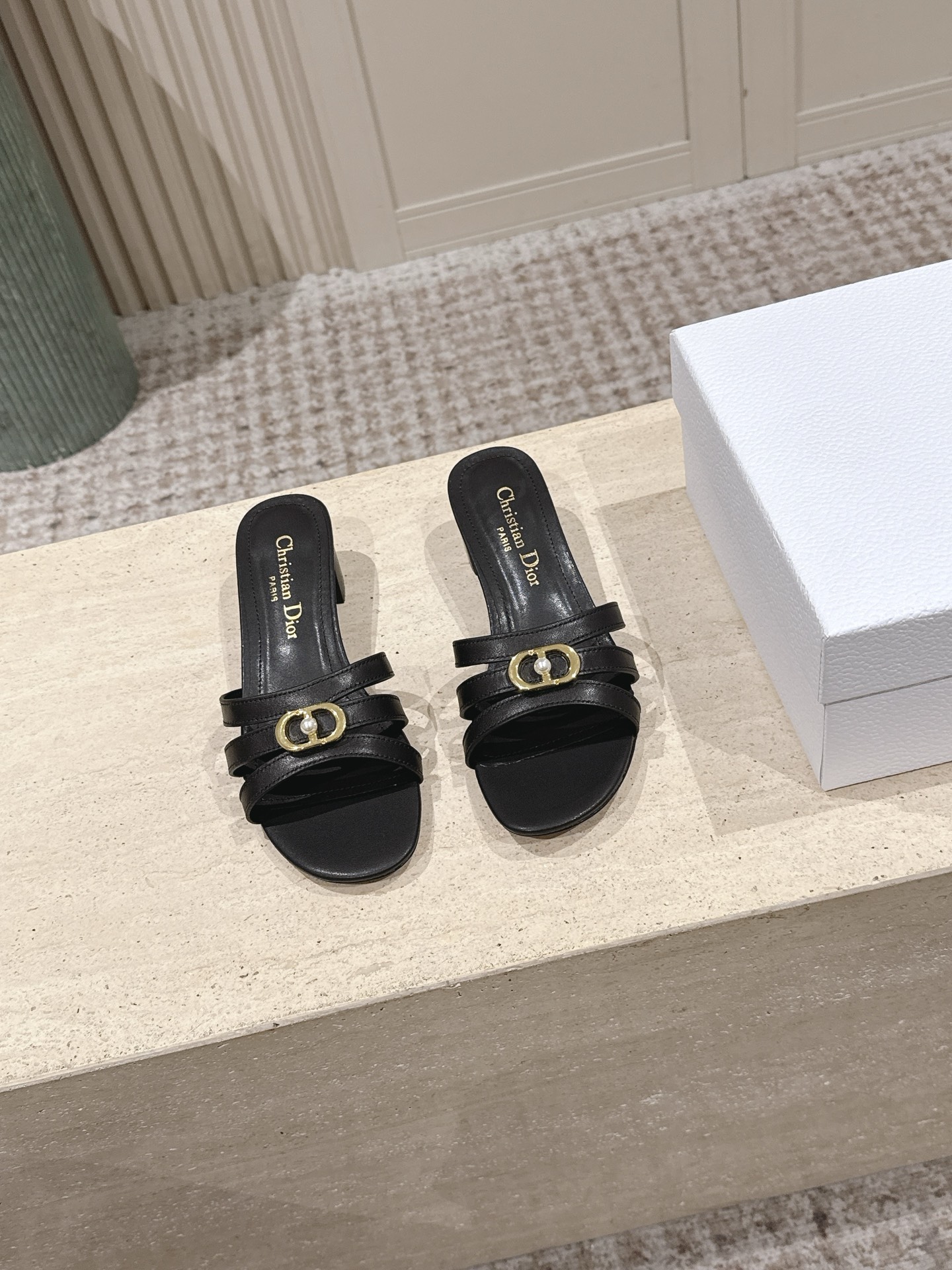Dior Style Leather Women's Shoes style reference detail image 2 from source 785101