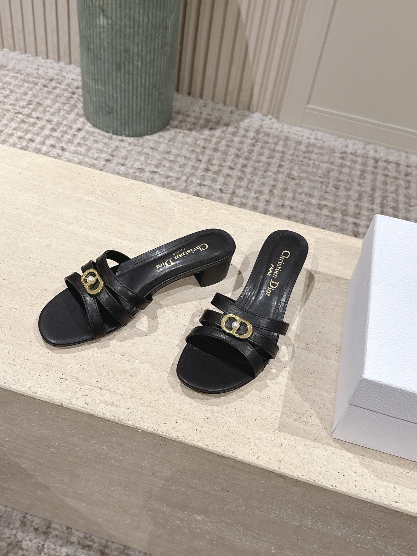 Dior Style Leather Women's Shoes style reference detail image 3 from source 785101