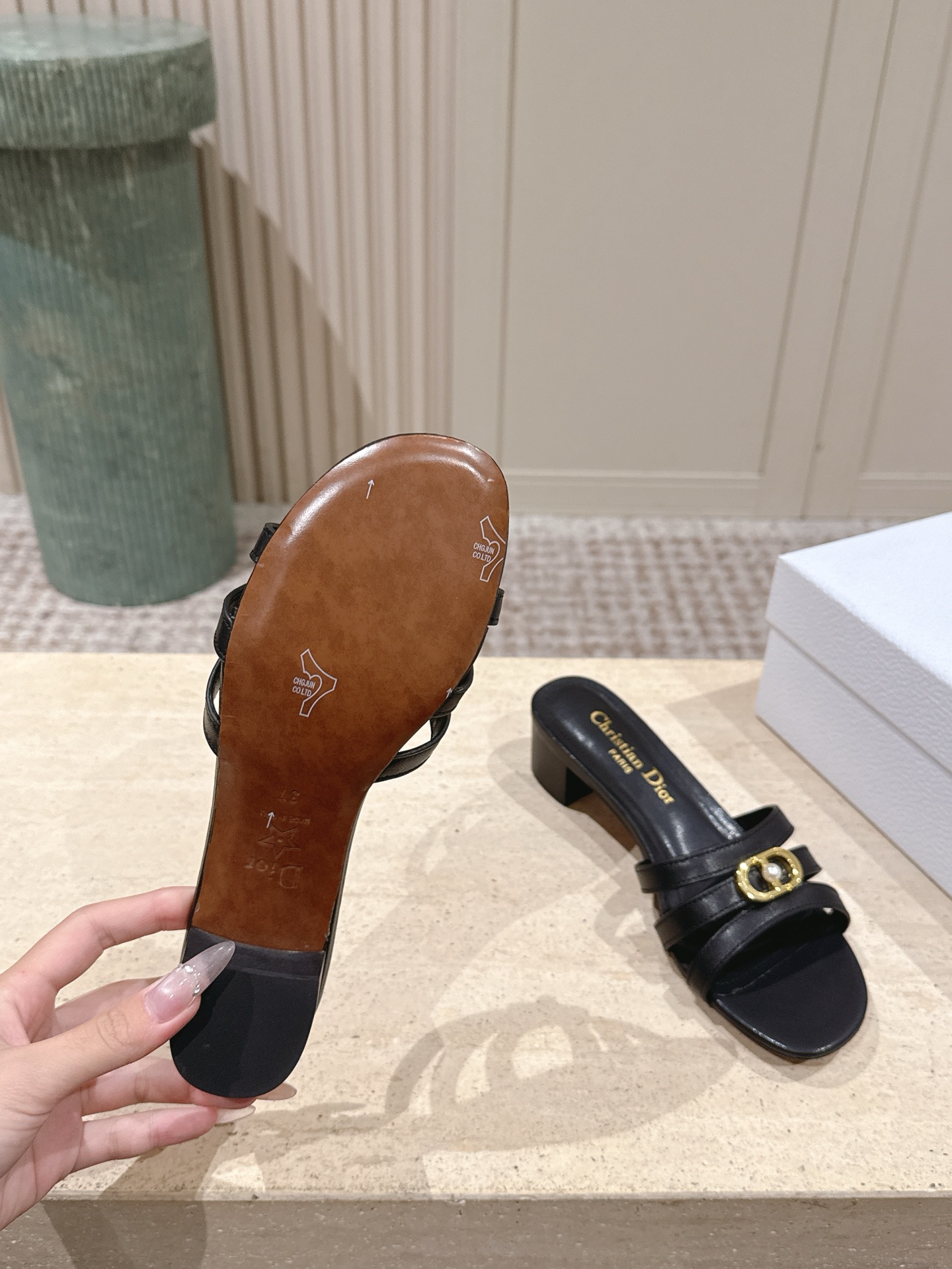 Dior Style Leather Women's Shoes style reference detail image 9 from source 785101