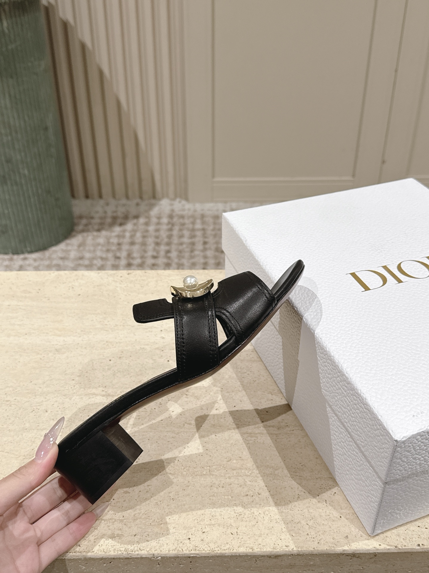 Dior Style Leather Women's Shoes style reference detail image 5 from source 785102