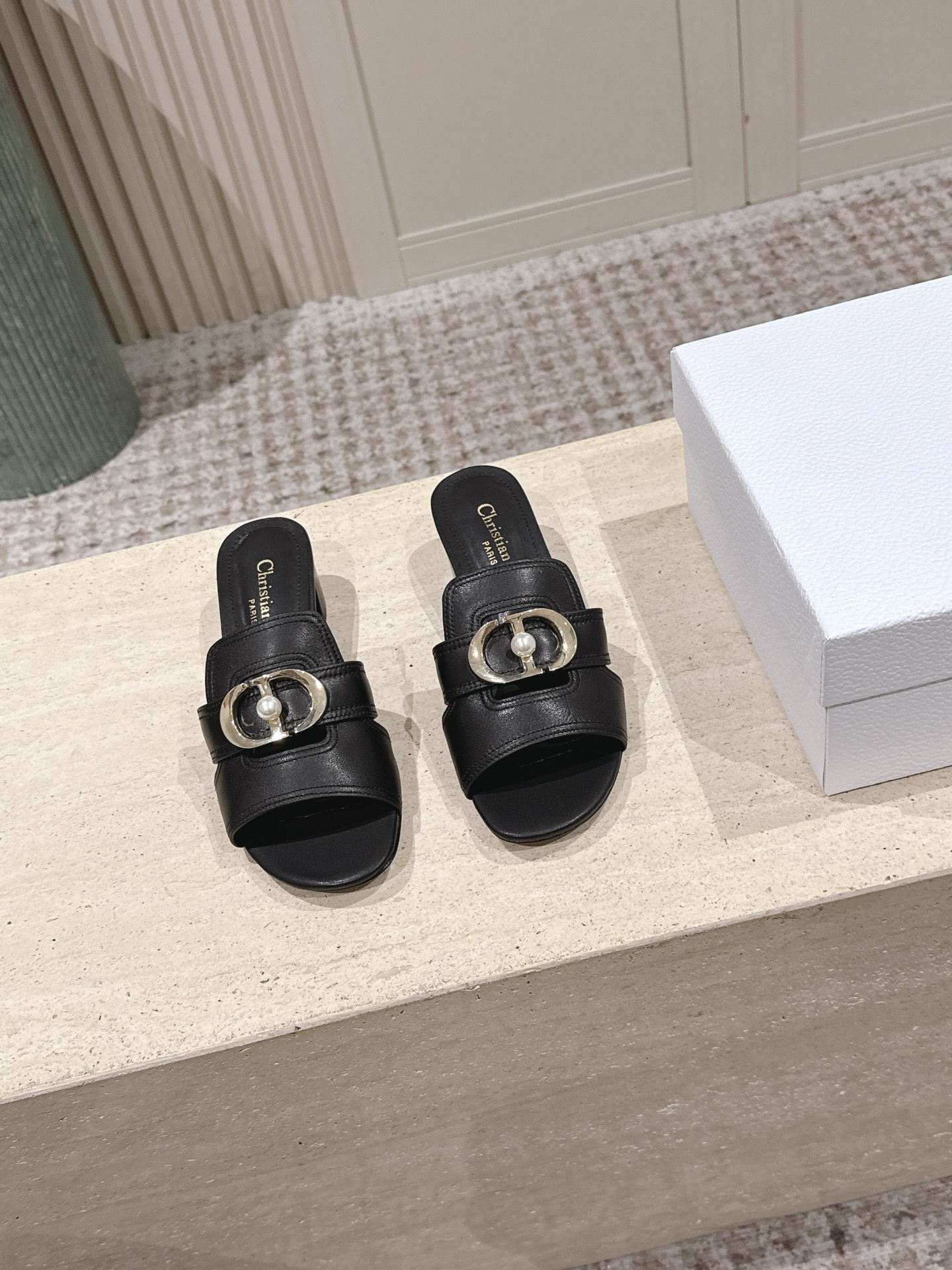 Dior Style Leather Women's Shoes style reference detail image 2 from source 785102