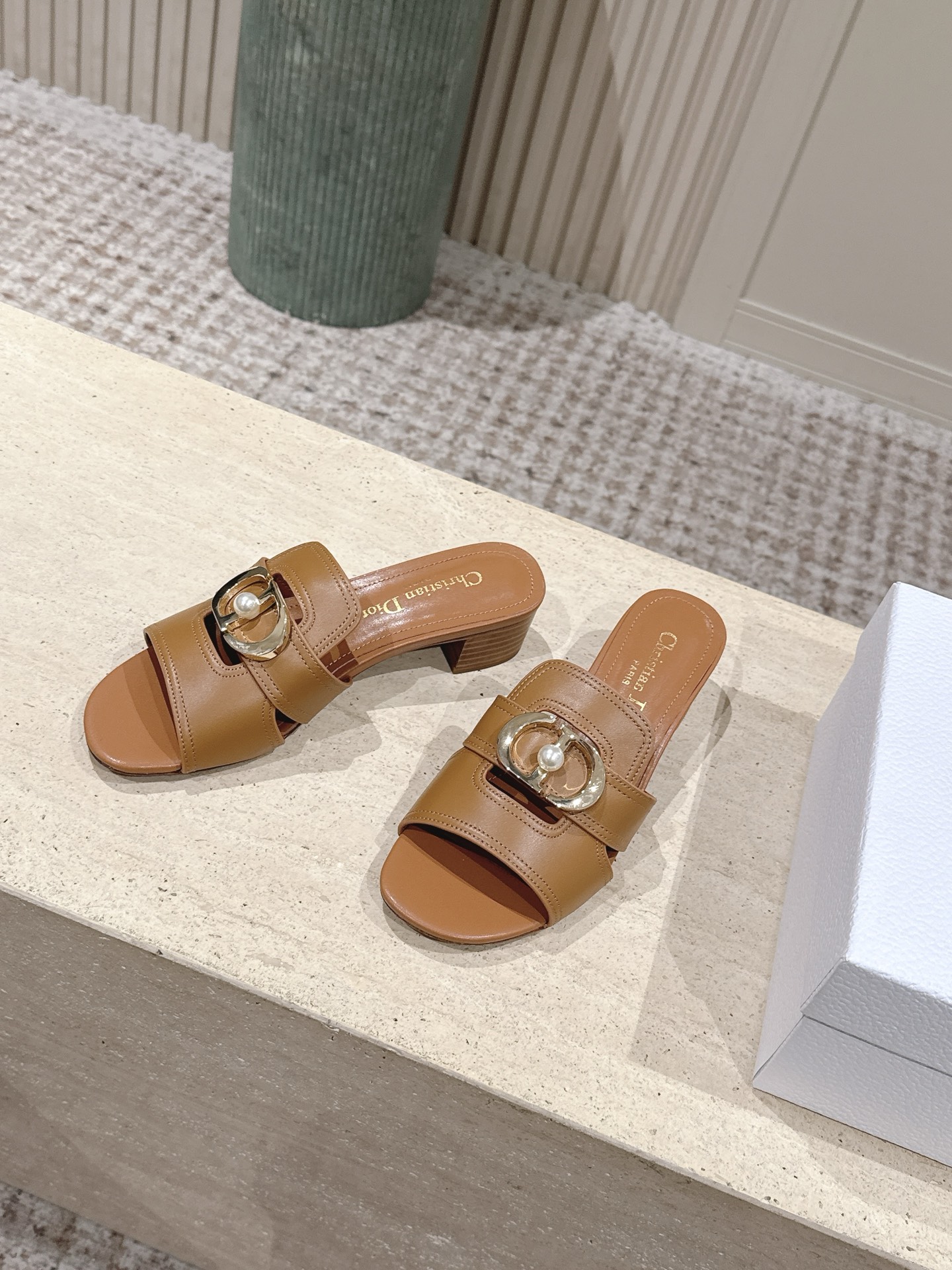 Dior Style Leather Women's Shoes style reference detail image 3 from source 785104