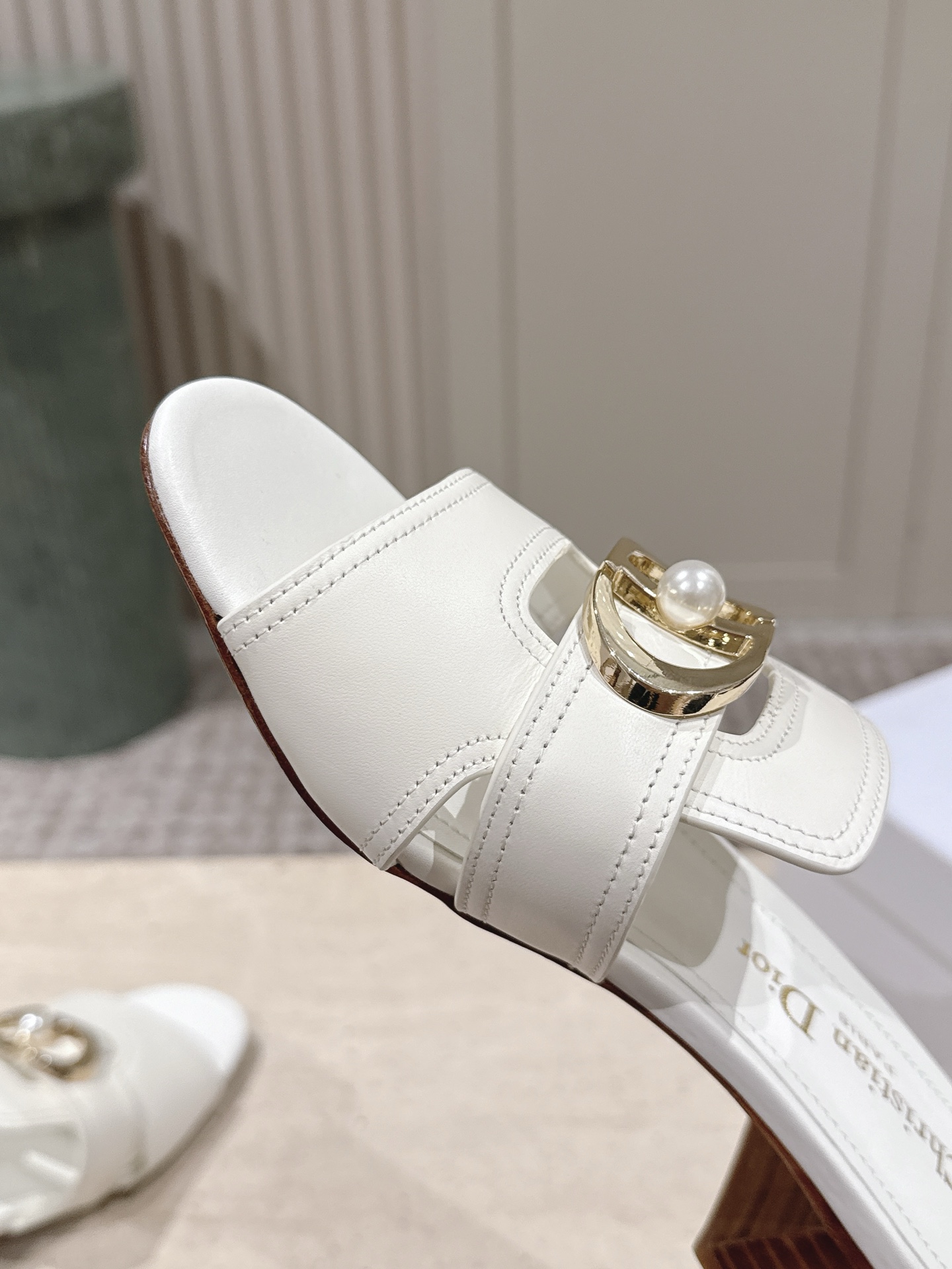 Dior Style Leather Women's Shoes style reference detail image 8 from source 785105