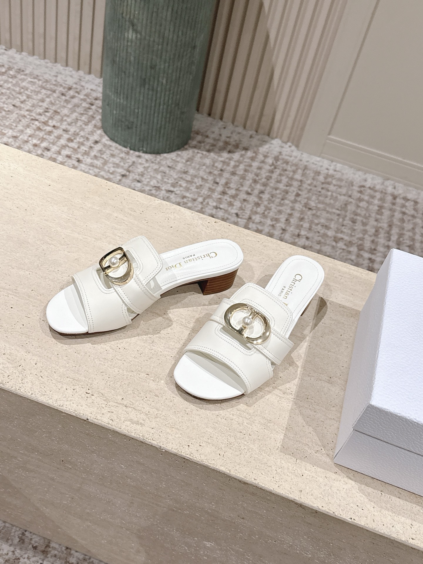 Dior Style Leather Women's Shoes style reference detail image 3 from source 785105