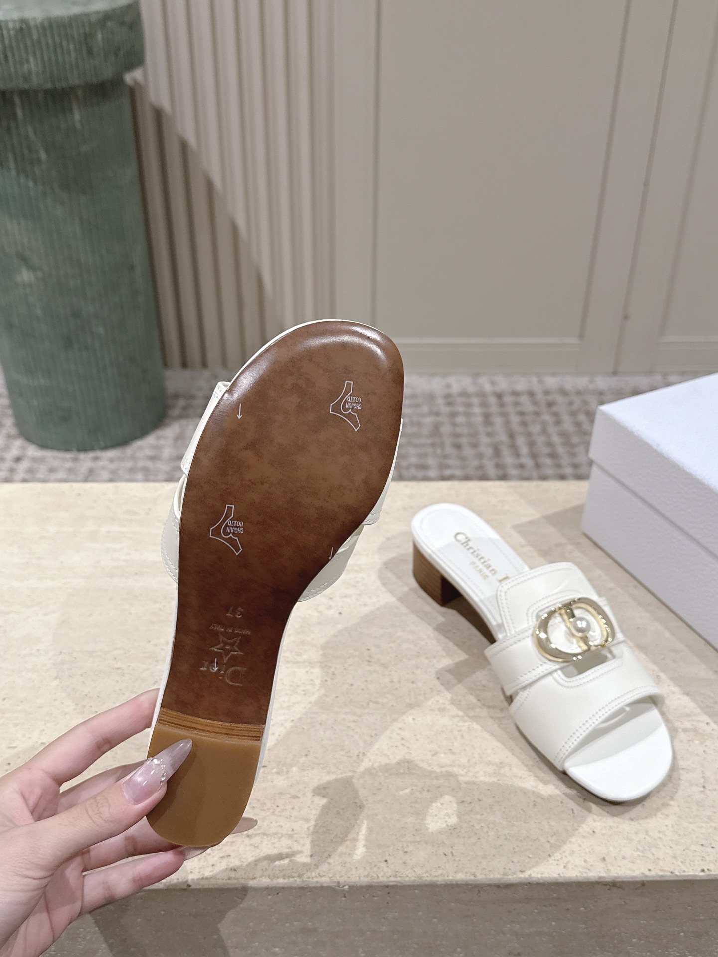 Dior Style Leather Women's Shoes style reference detail image 9 from source 785105