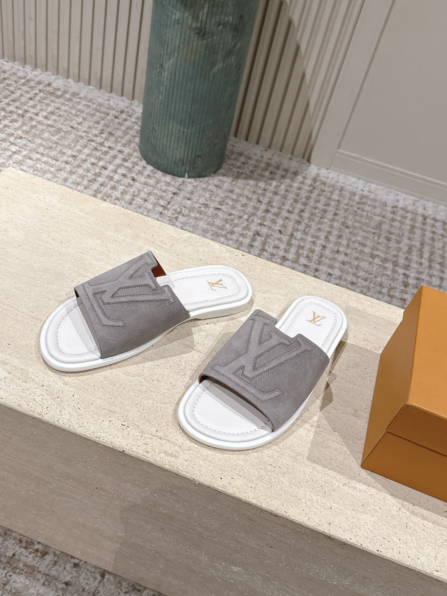 LV Style Leather Women's Shoes style reference detail image 3 from source 783680