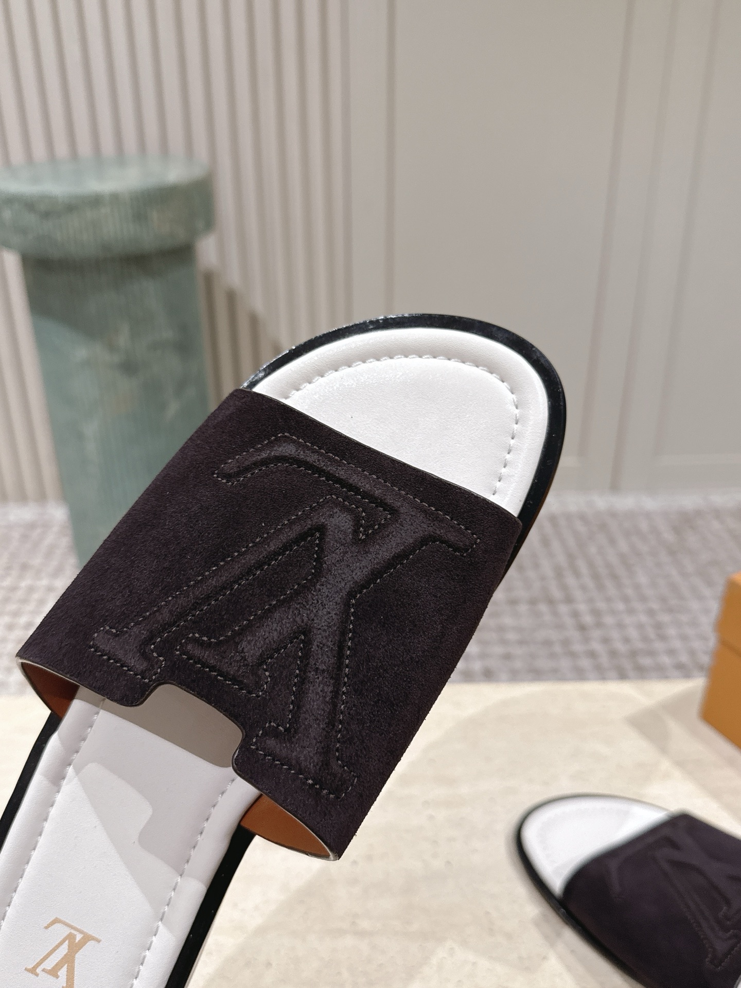 LV Style Leather Women's Shoes style reference detail image 8 from source 783681