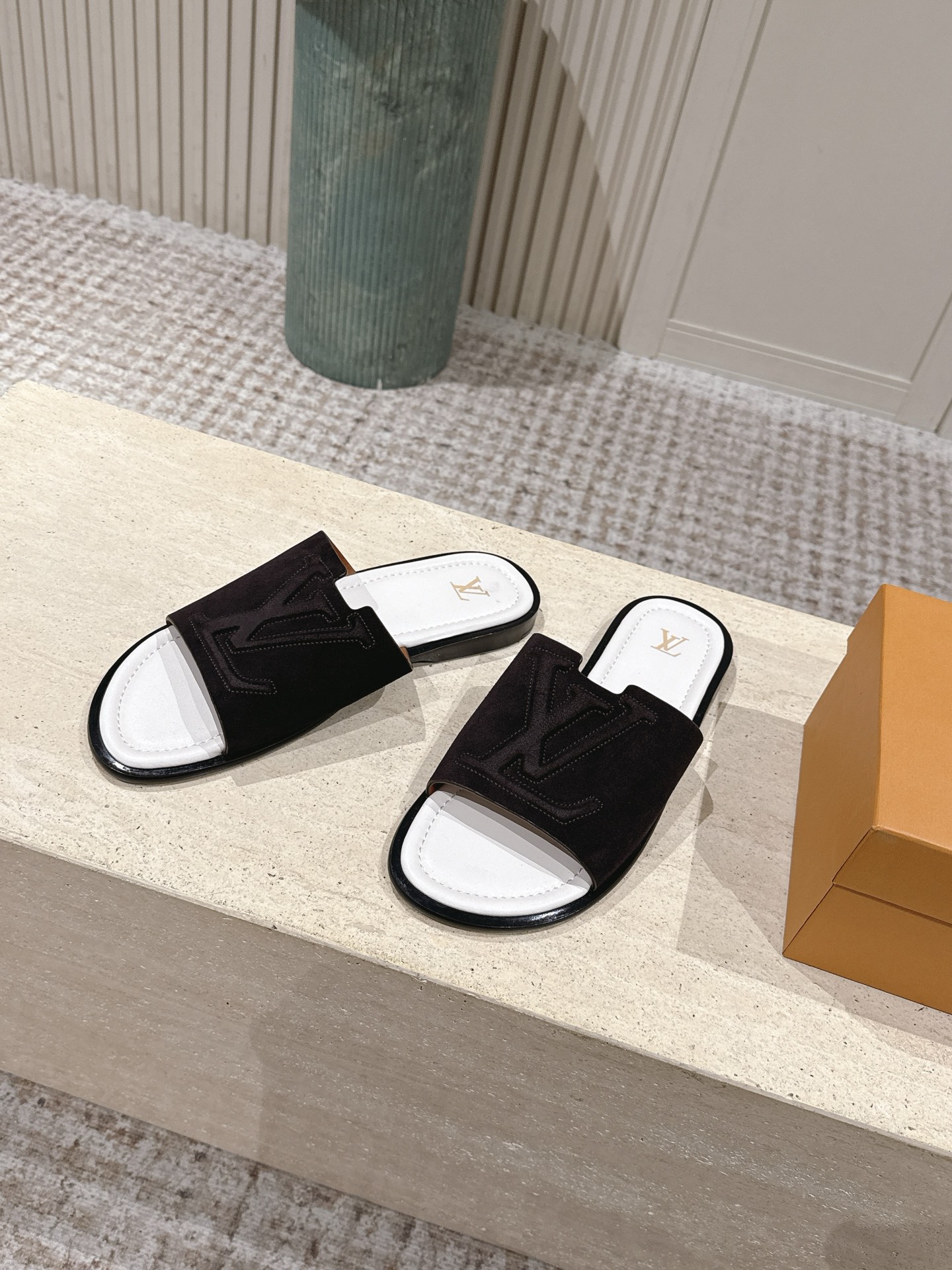 LV Style Leather Women's Shoes style reference detail image 3 from source 783681