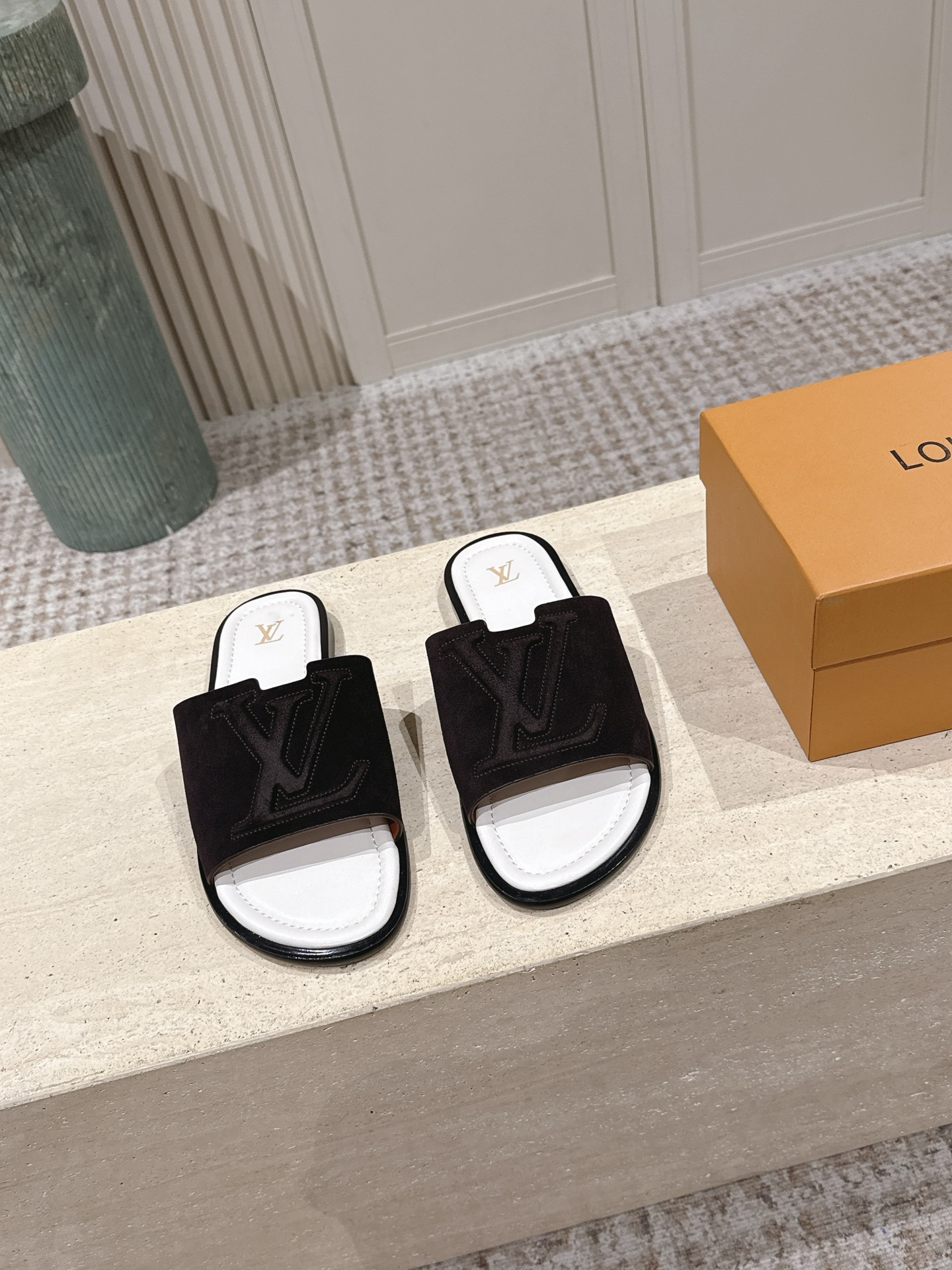 LV Style Leather Women's Shoes style reference detail image 2 from source 783681