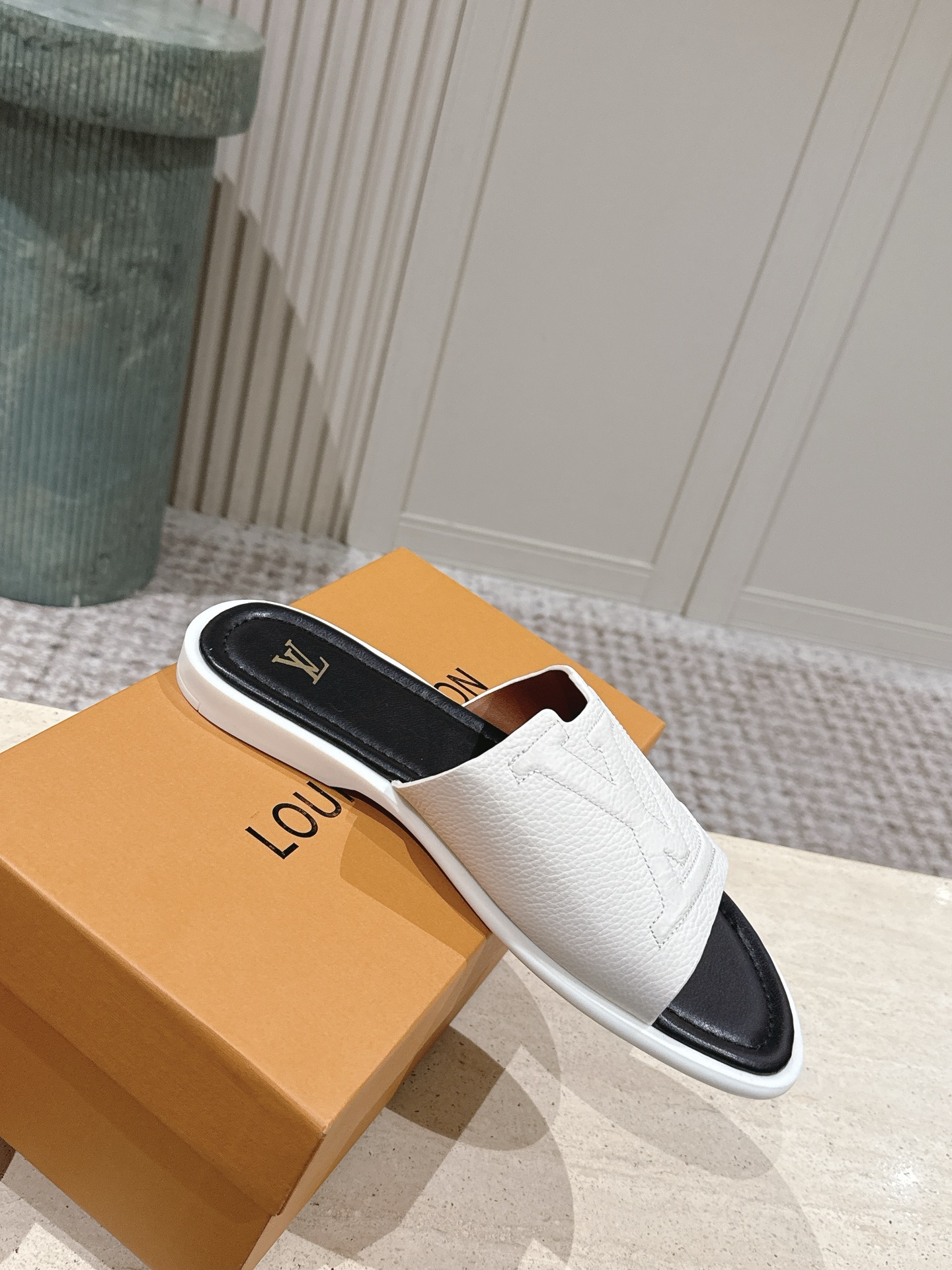 LV Style Leather Women's Shoes style reference detail image 4 from source 783684