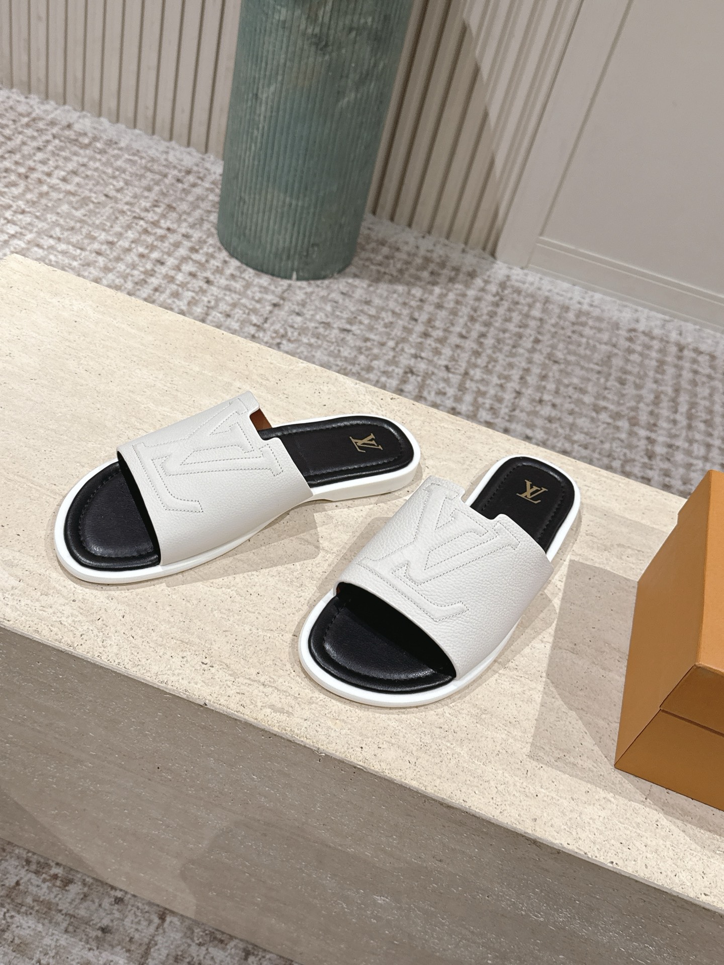 LV Style Leather Women's Shoes style reference detail image 3 from source 783684