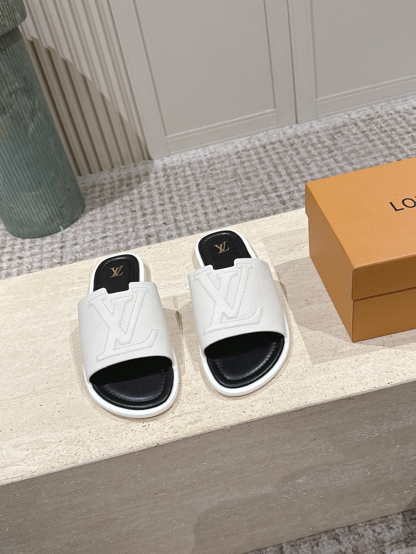 LV Style Leather Women's Shoes style reference detail image 2 from source 783684