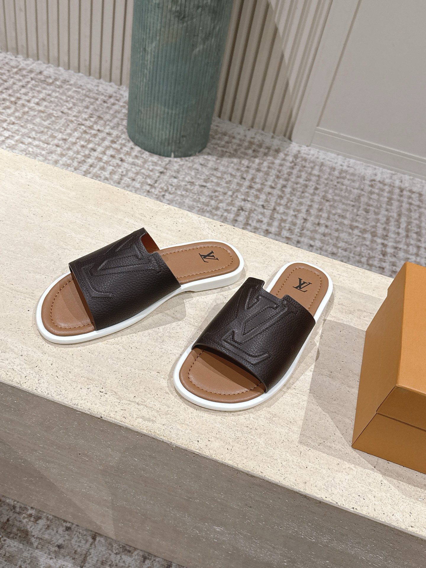 LV Style Leather Women's Shoes style reference detail image 3 from source 783685
