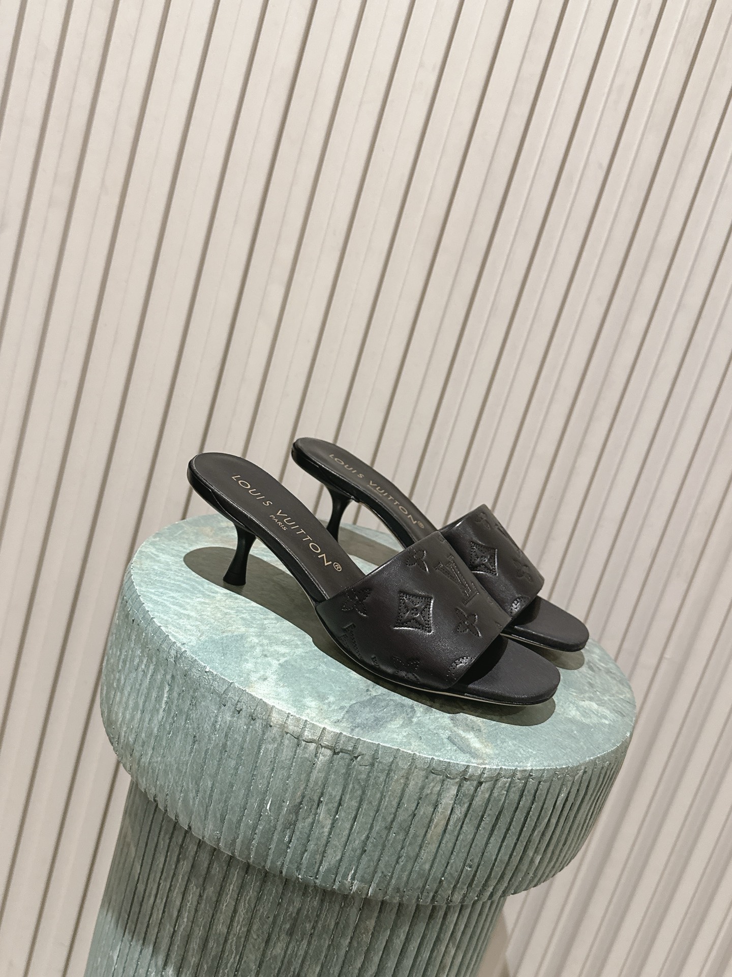 LV Style Leather Women's Shoes style reference detail image 1 from source 783704