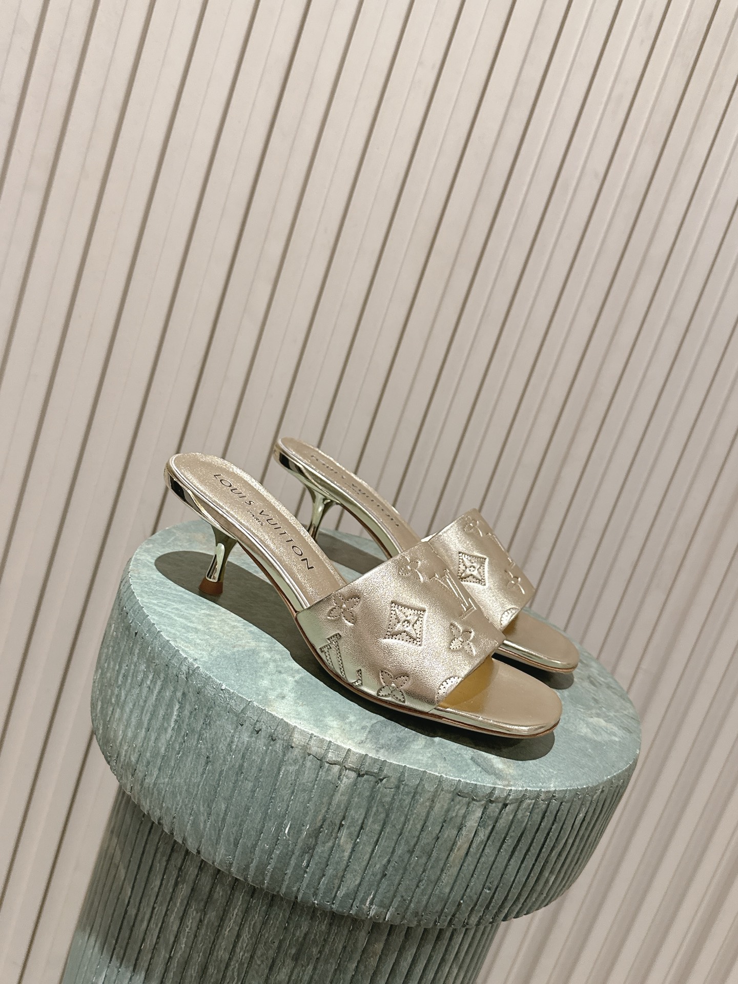 LV Style Leather Women's Shoes style reference detail image 1 from source 783705