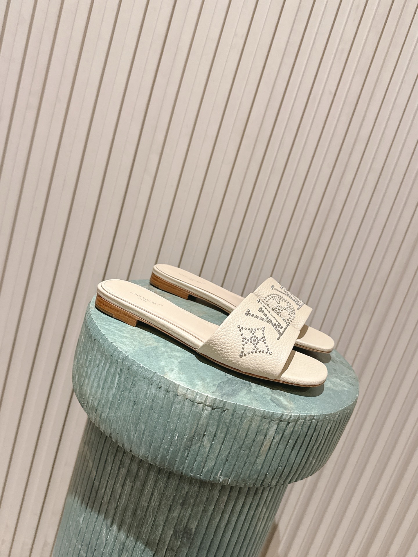 LV Style Leather Women's Shoes style reference detail image 1 from source 783700