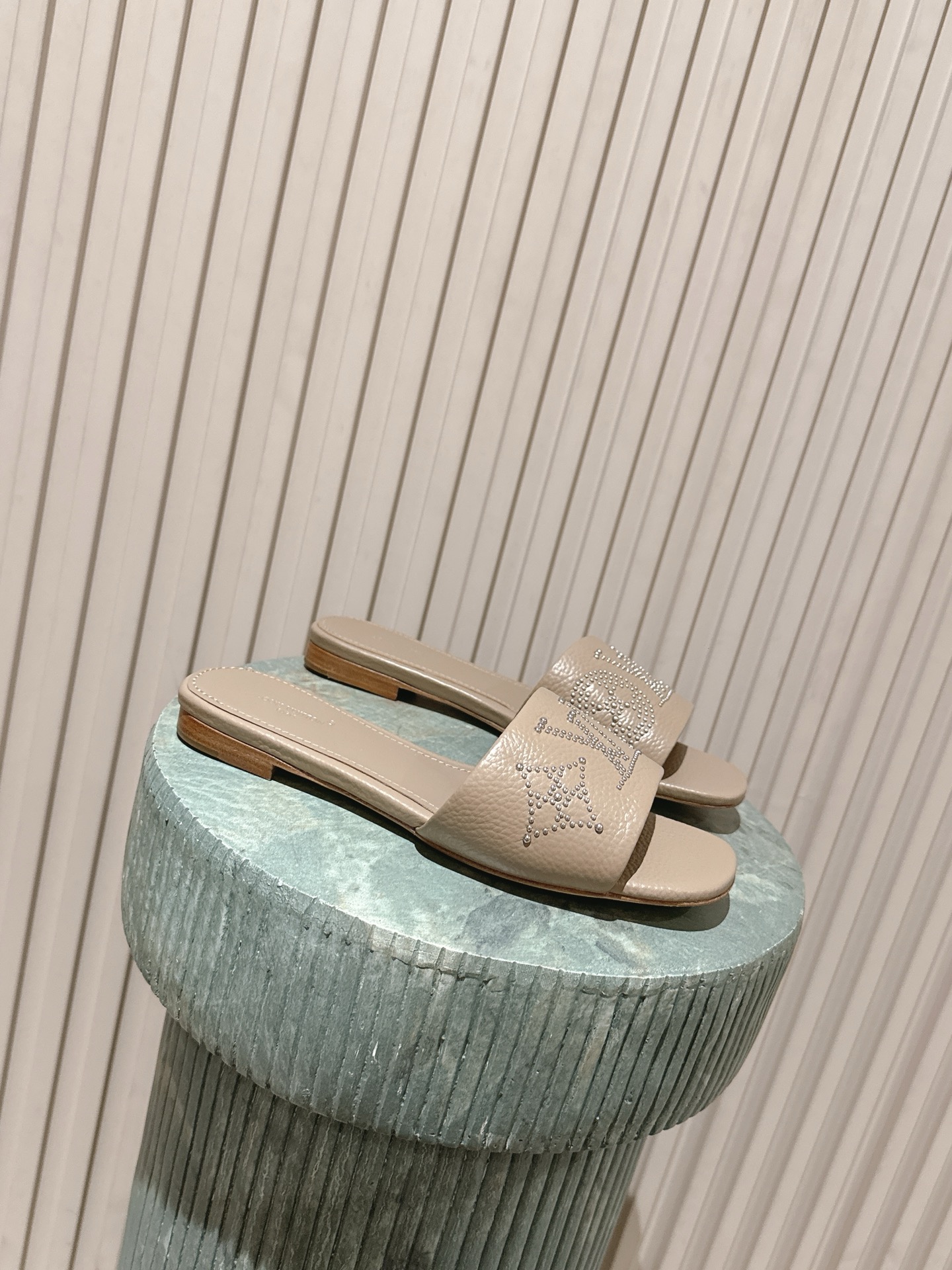 LV Style Leather Women's Shoes style reference detail image 1 from source 783701