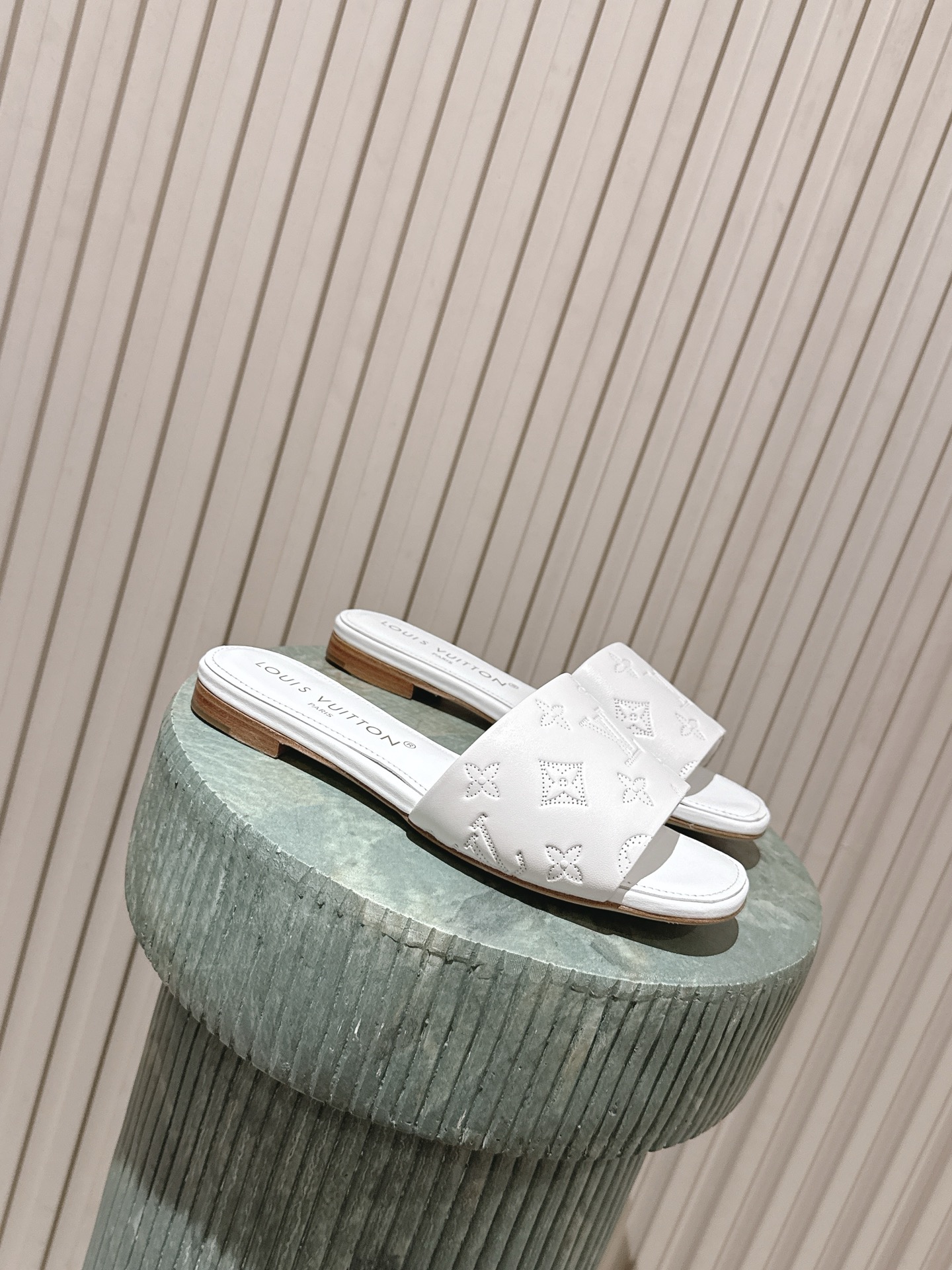LV Style Leather Women's Shoes style reference detail image 1 from source 783707