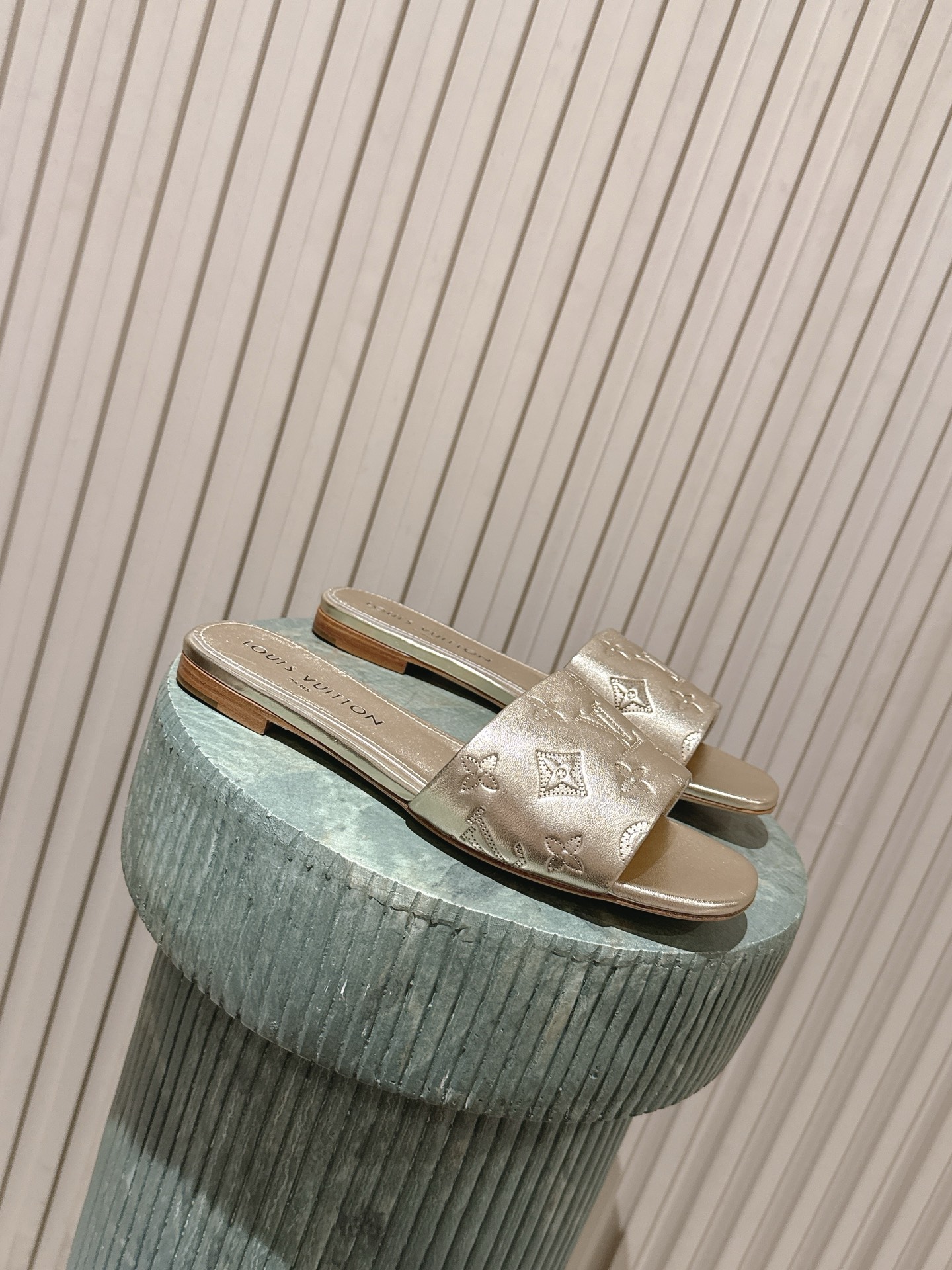 LV Style Leather Women's Shoes style reference detail image 1 from source 783709