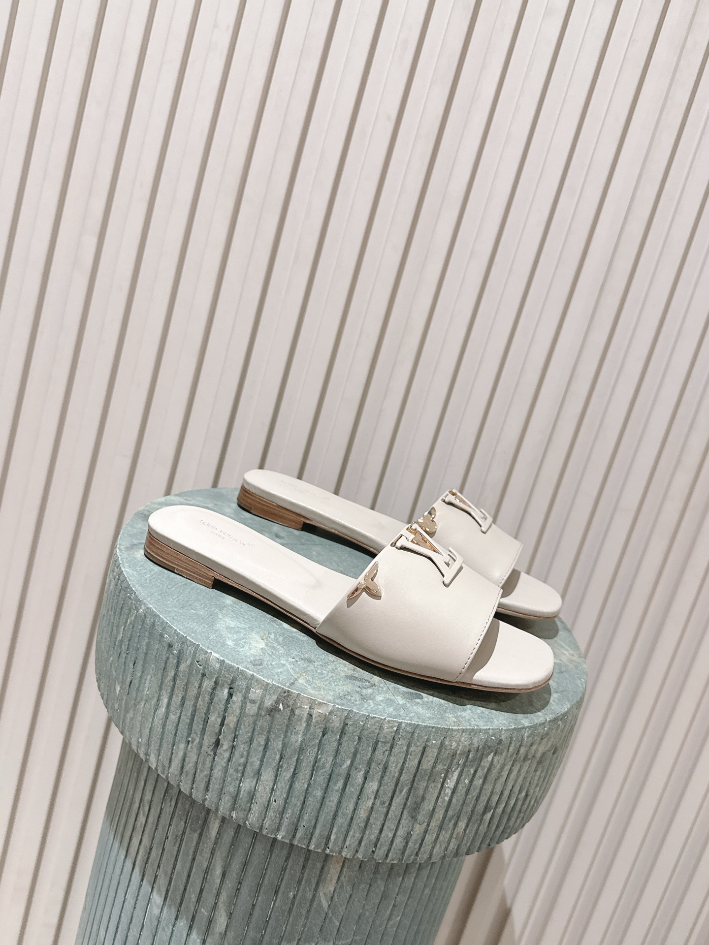 LV Style Leather Women's Shoes style reference detail image 1 from source 783693