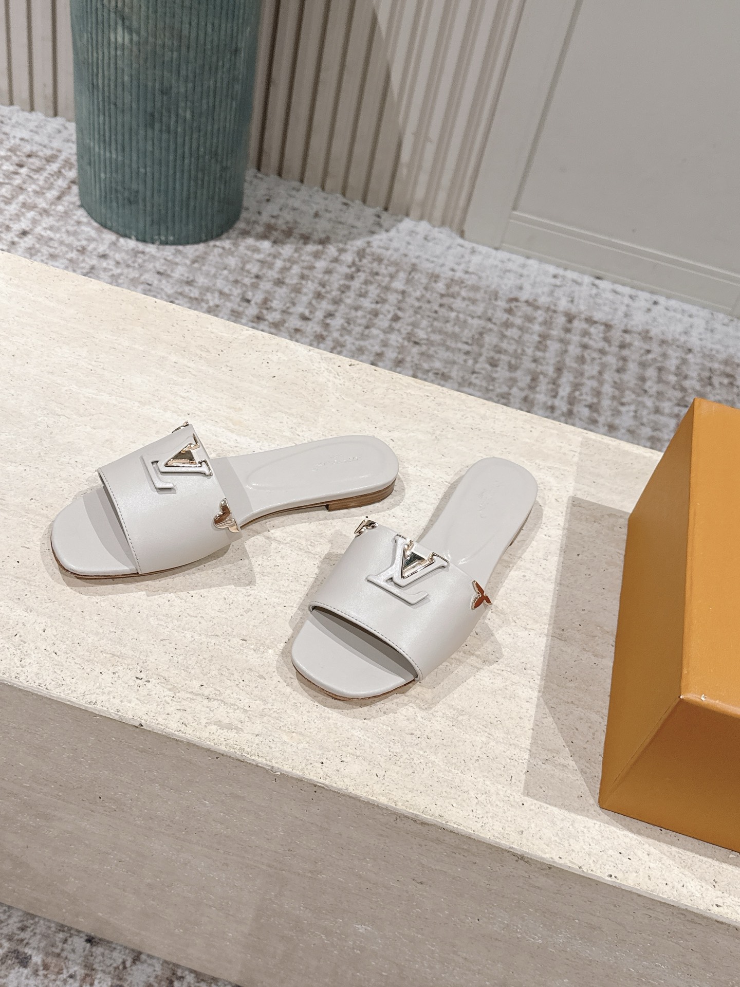 LV Style Leather Women's Shoes style reference detail image 3 from source 783693