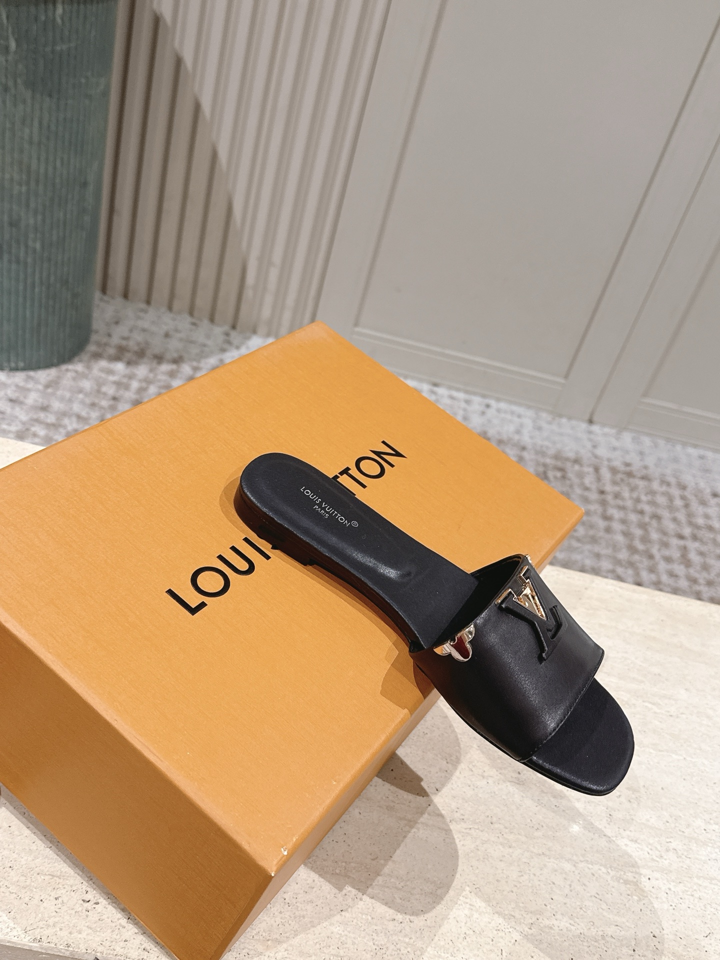 LV Style Leather Women's Shoes style reference detail image 4 from source 783694