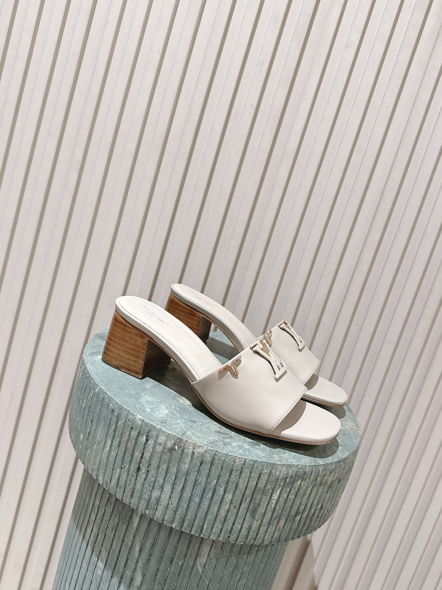 LV Style Leather Women's Shoes style reference detail image 1 from source 783695