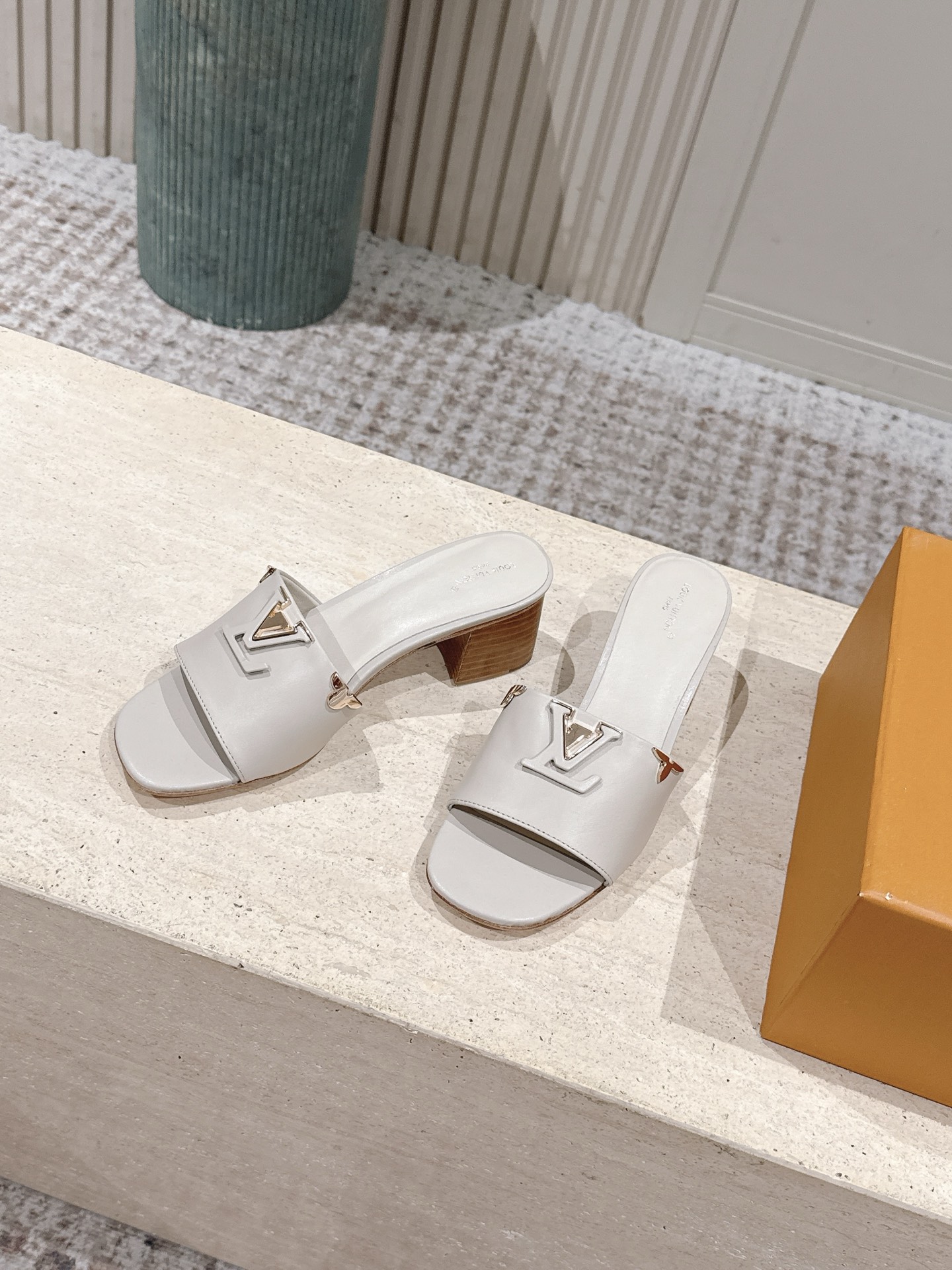 LV Style Leather Women's Shoes style reference detail image 3 from source 783695